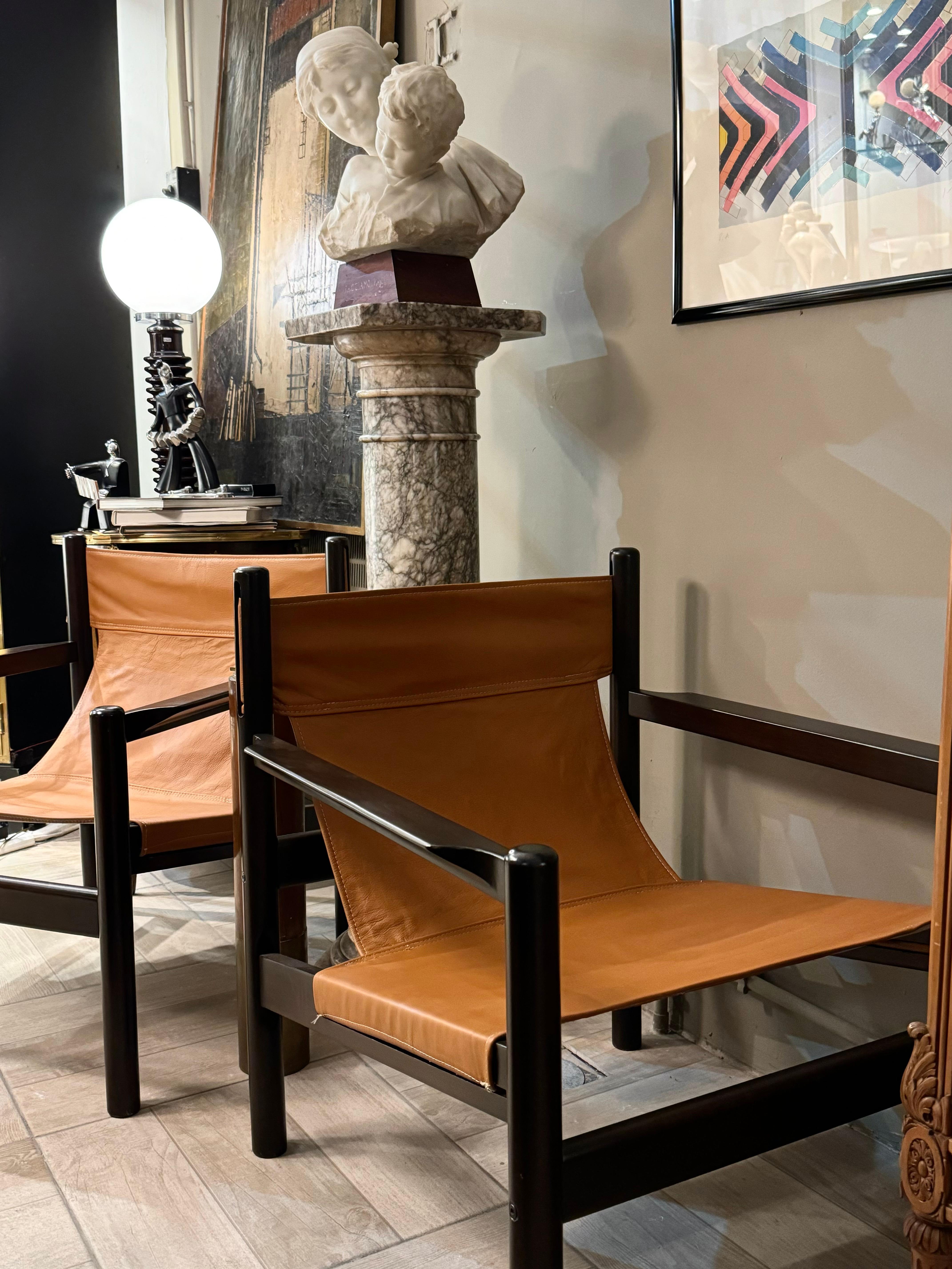 Brazilian Roxinho vintage Safari armchair in leather and wood by MCM Michel Arnoult, 1960s For Sale