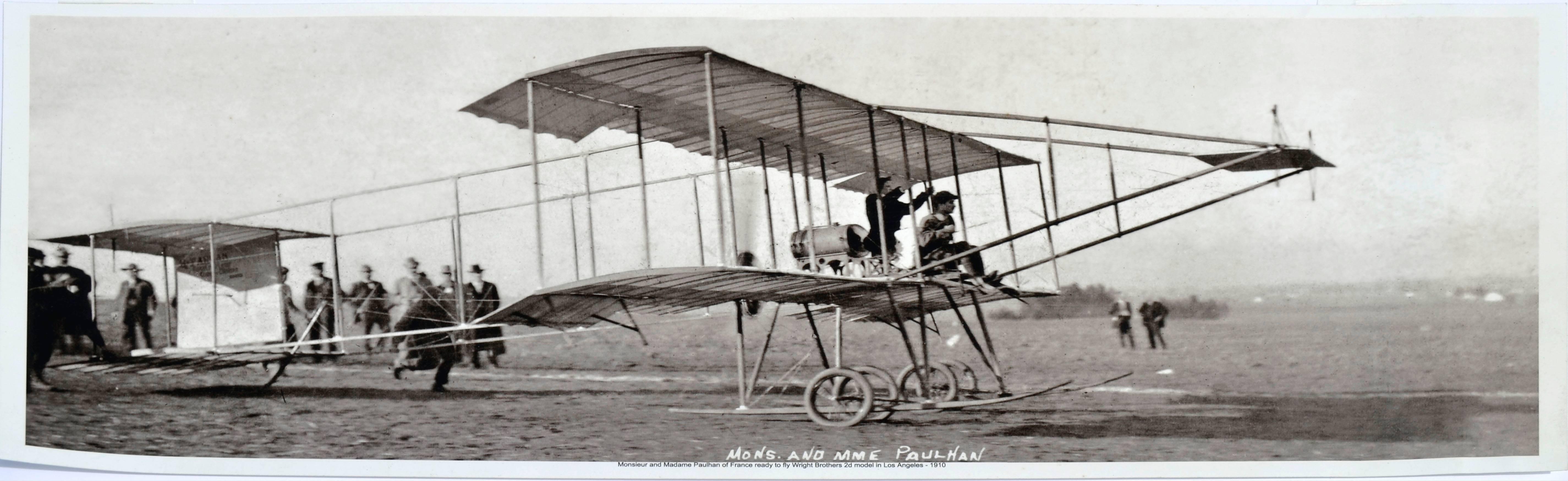 Madame Paulhan Fly a Farman Airship 1910 Los Angeles Int. Flugschau  (Realismus), Photograph, von Roy Christian