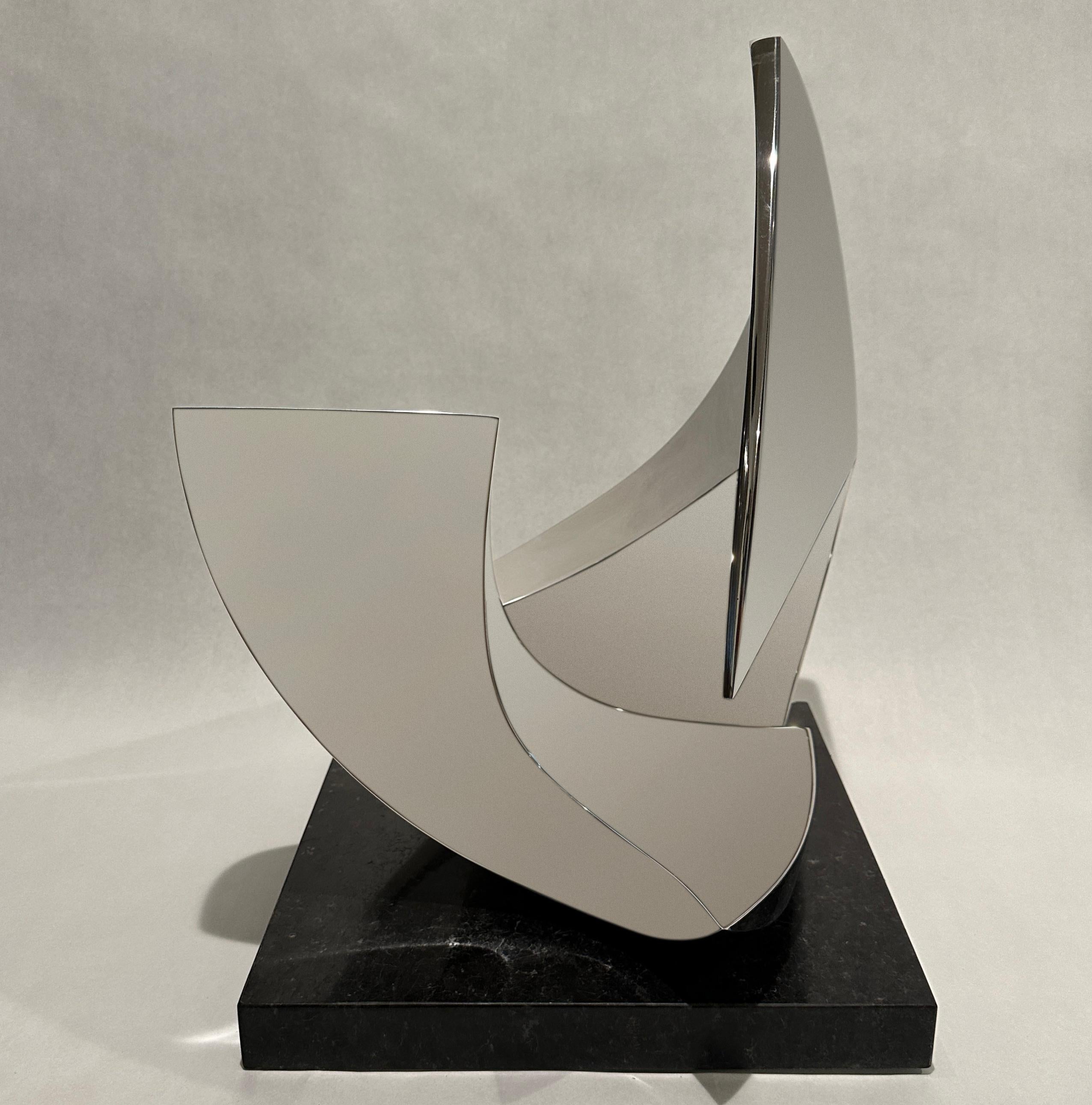 Edelstahl-Skulptur „Zwei Formen“ von Roy Gussow