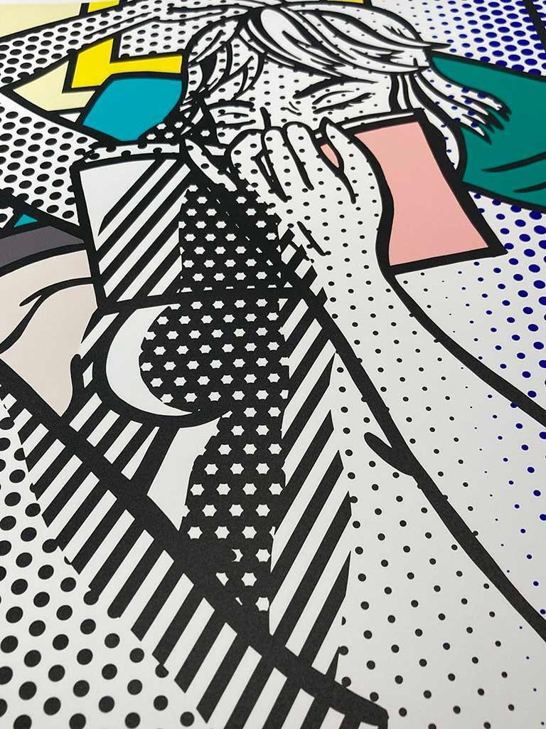 En Roy Lichtenstein Desnudo leyendo, de Desnudos, 1994, una mujer descansa cómodamente en su casa, leyendo un libro y desprovista de ropa; siguiendo el estilo clásico de Lichtenstein de esquemas y procedimientos de color muy simplificados que imitan