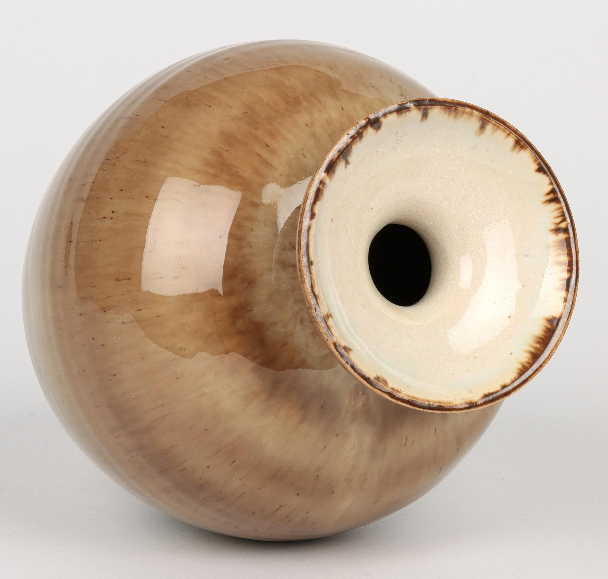 20ième siècle Roy Newman Pear Tree Pottery Stunning Studio Vase en vente