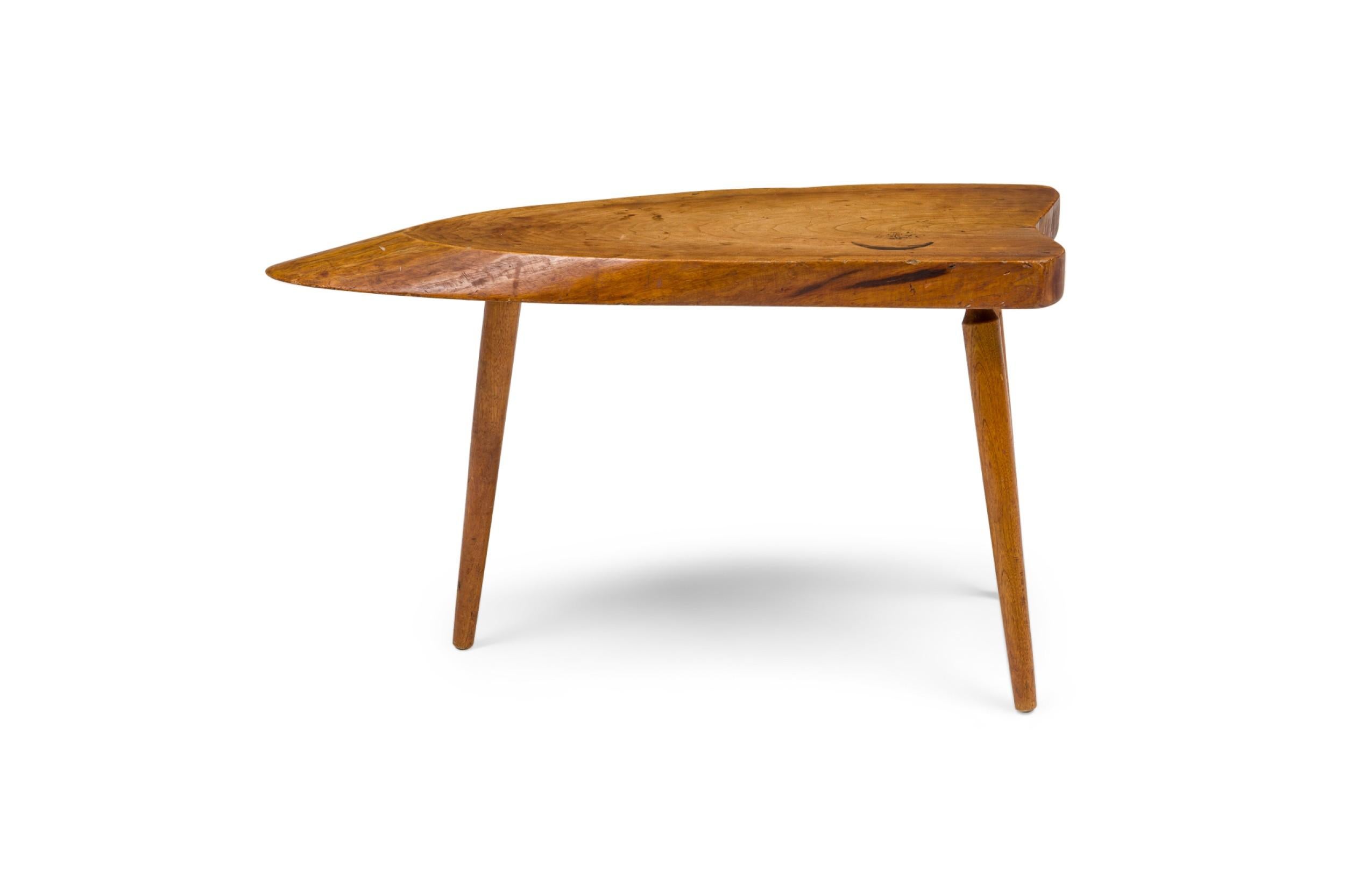 Fatto a mano Roy Sheldon Tavolo da Cocktail a Bordo Libero Tripode Americano del Mid-Century in vendita