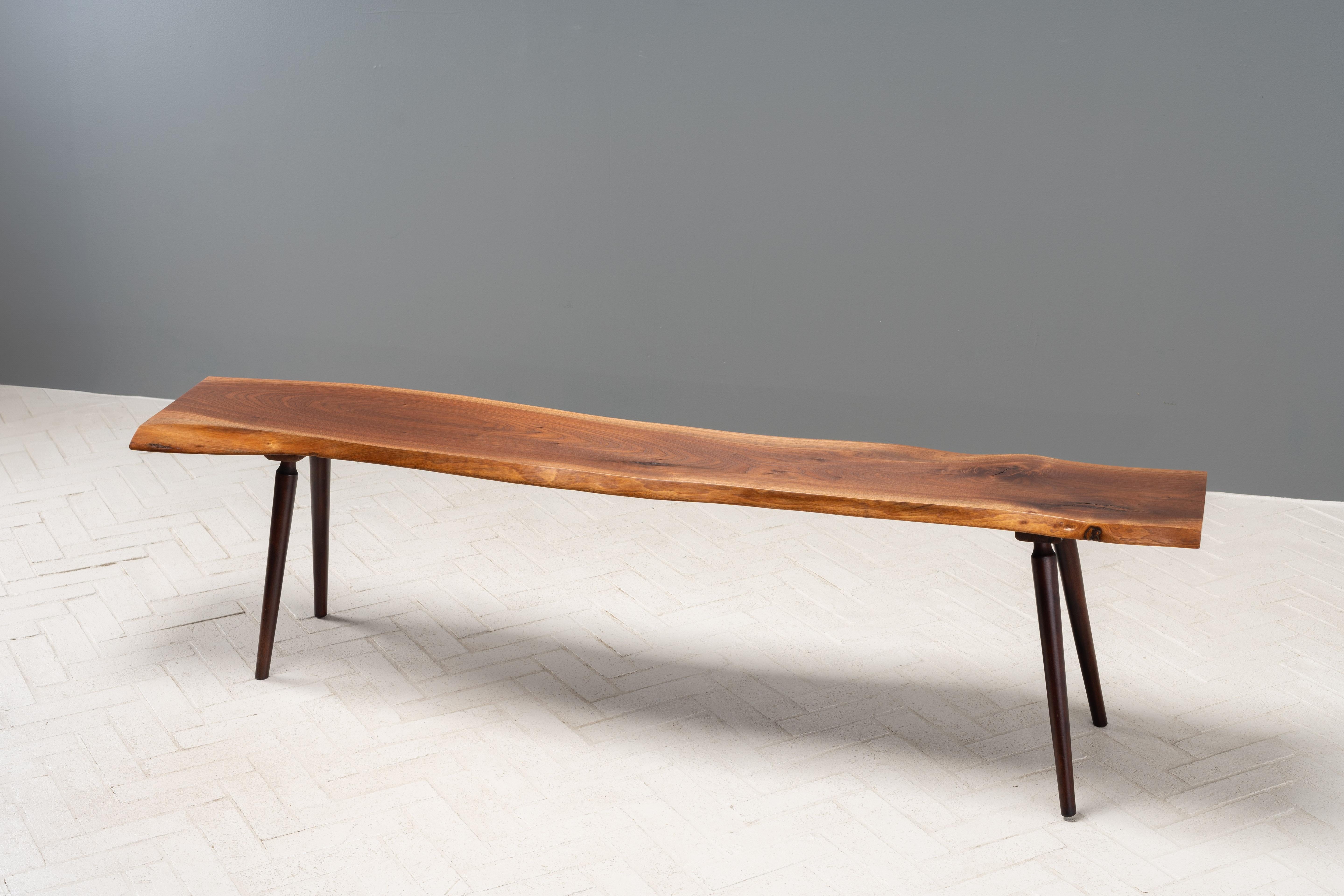 Mid-Century moderno Tavolo da studio Roy Sheldon in noce in vendita