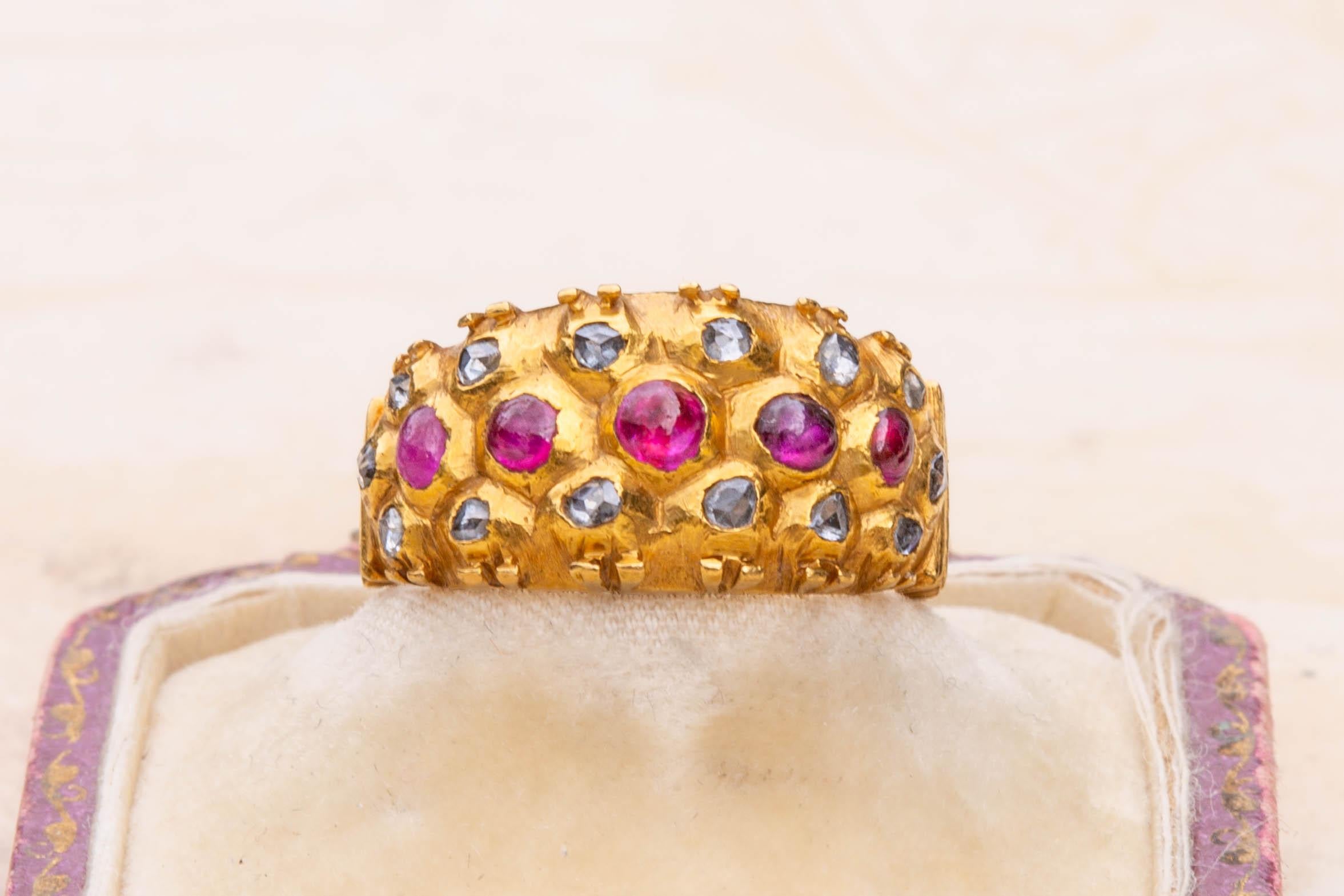 Anello con diamanti e rubini The Royal Diamond del XIX secolo in vendita 3