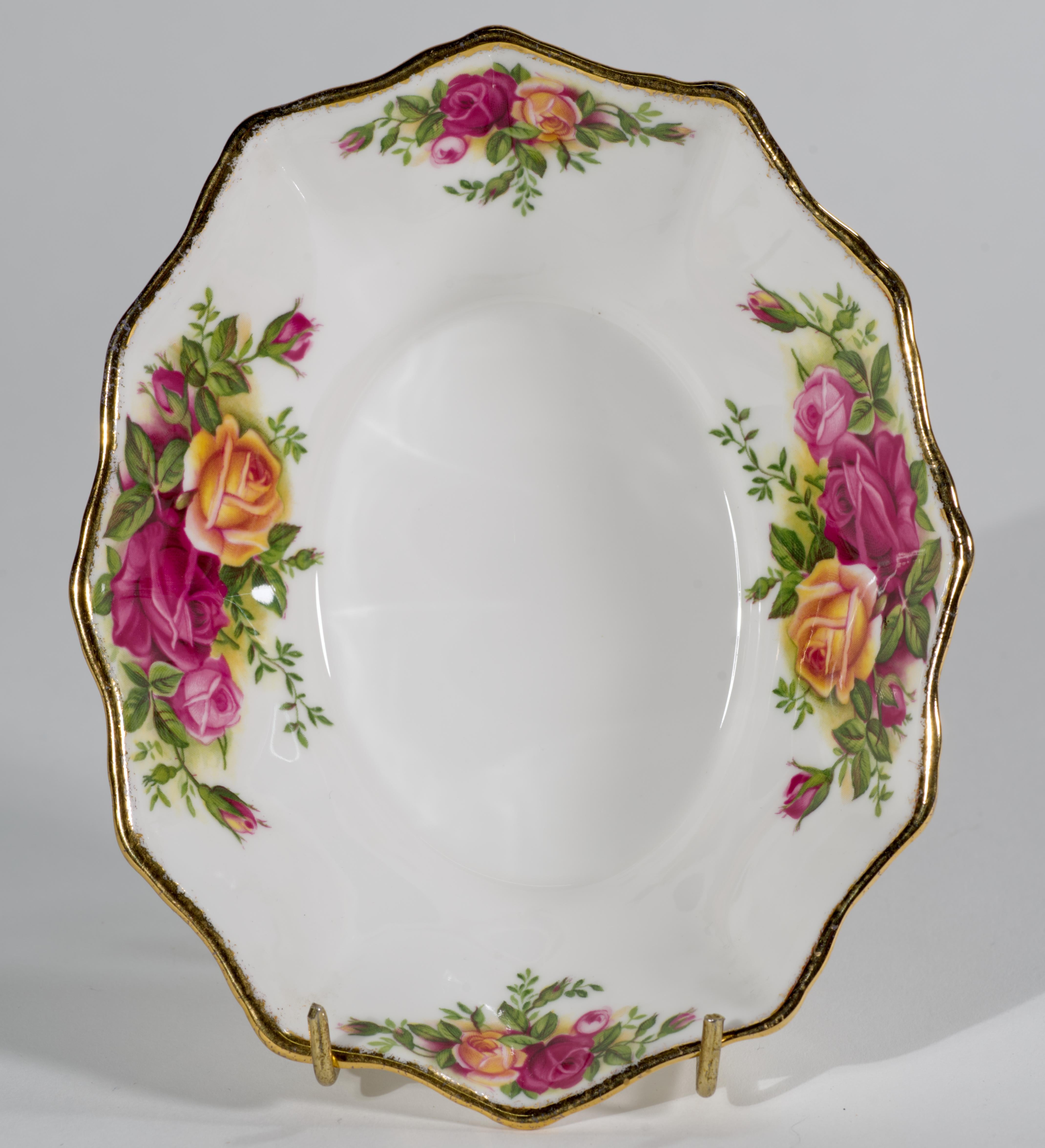 Juego de servir de porcelana de Royal Albert Inglaterra, Old Country Roses, 1974-1980 en venta 4