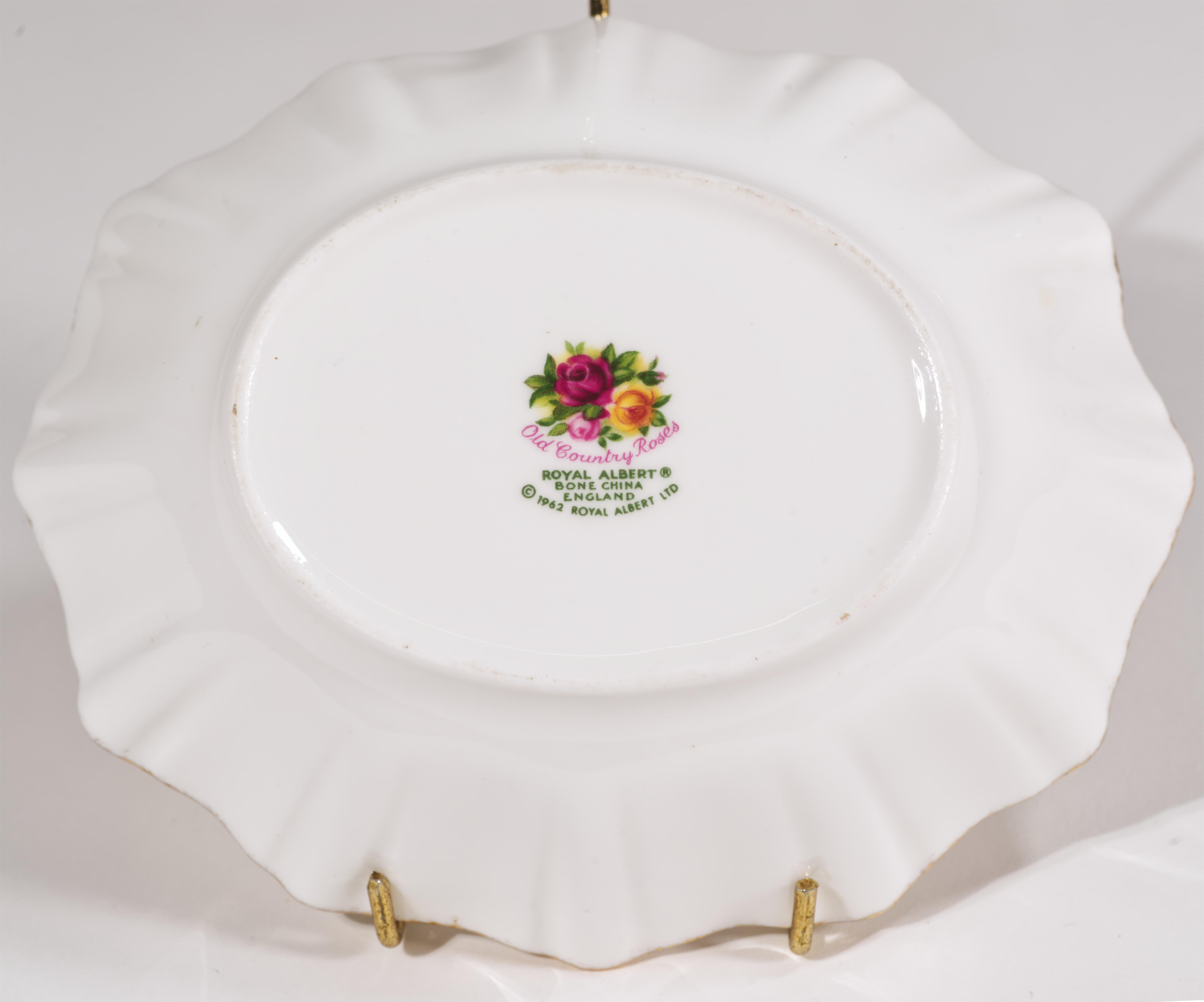 Juego de servir de porcelana de Royal Albert Inglaterra, Old Country Roses, 1974-1980 en venta 6