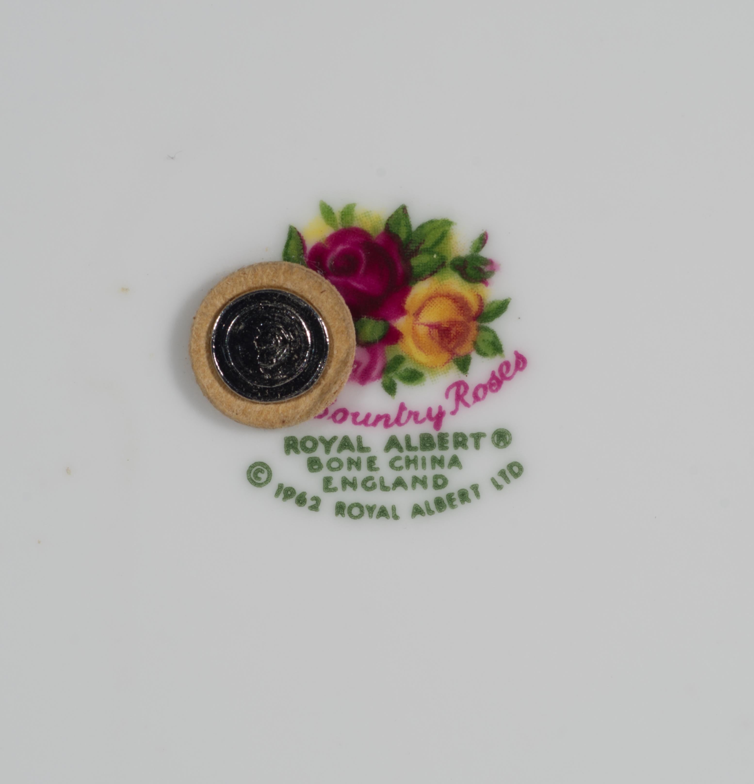 Juego de servir de porcelana de Royal Albert Inglaterra, Old Country Roses, 1974-1980 en Bueno estado para la venta en Clifton Springs, NY
