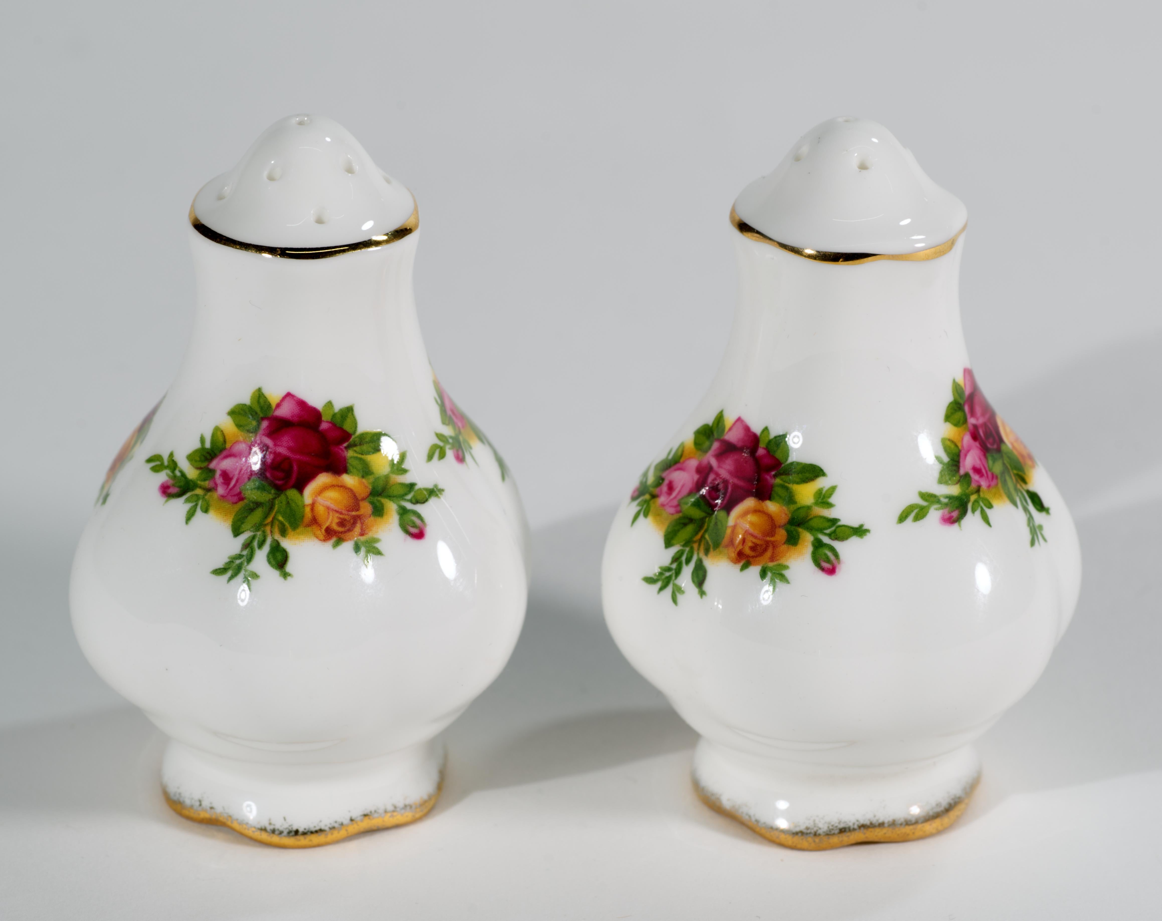 Juego de servir de porcelana de Royal Albert Inglaterra, Old Country Roses, 1974-1980 Porcelana en venta
