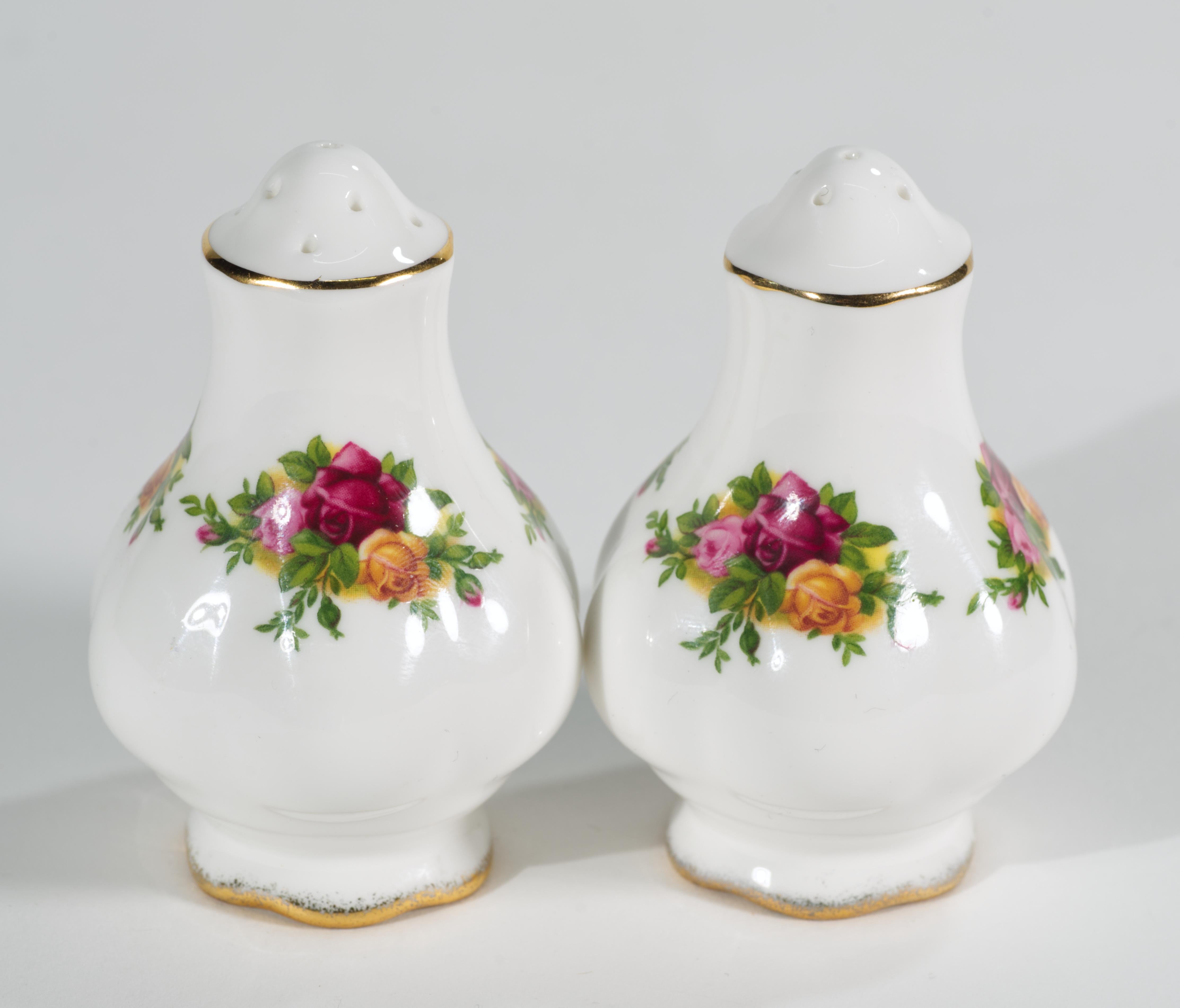 Juego de servir de porcelana de Royal Albert Inglaterra, Old Country Roses, 1974-1980 en venta 1
