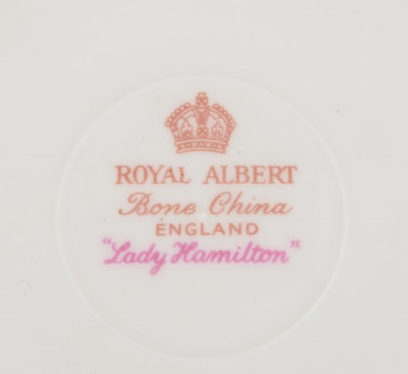 Royal Albert, England. Set von vier „Lady Hamilton“-Couchtischen mit Untertassen. im Angebot 1