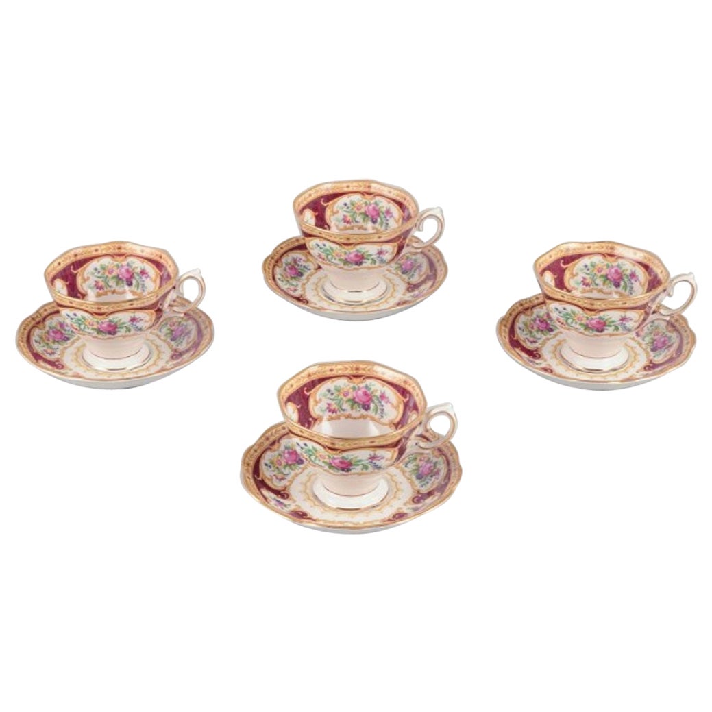 Royal Albert, England. Set von vier „Lady Hamilton“-Couchtischen mit Untertassen. im Angebot