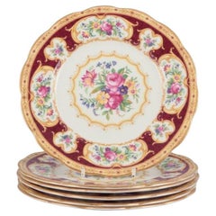 Royal Albert, Angleterre. Ensemble de six assiettes Lady Hamilton aux motifs floraux.