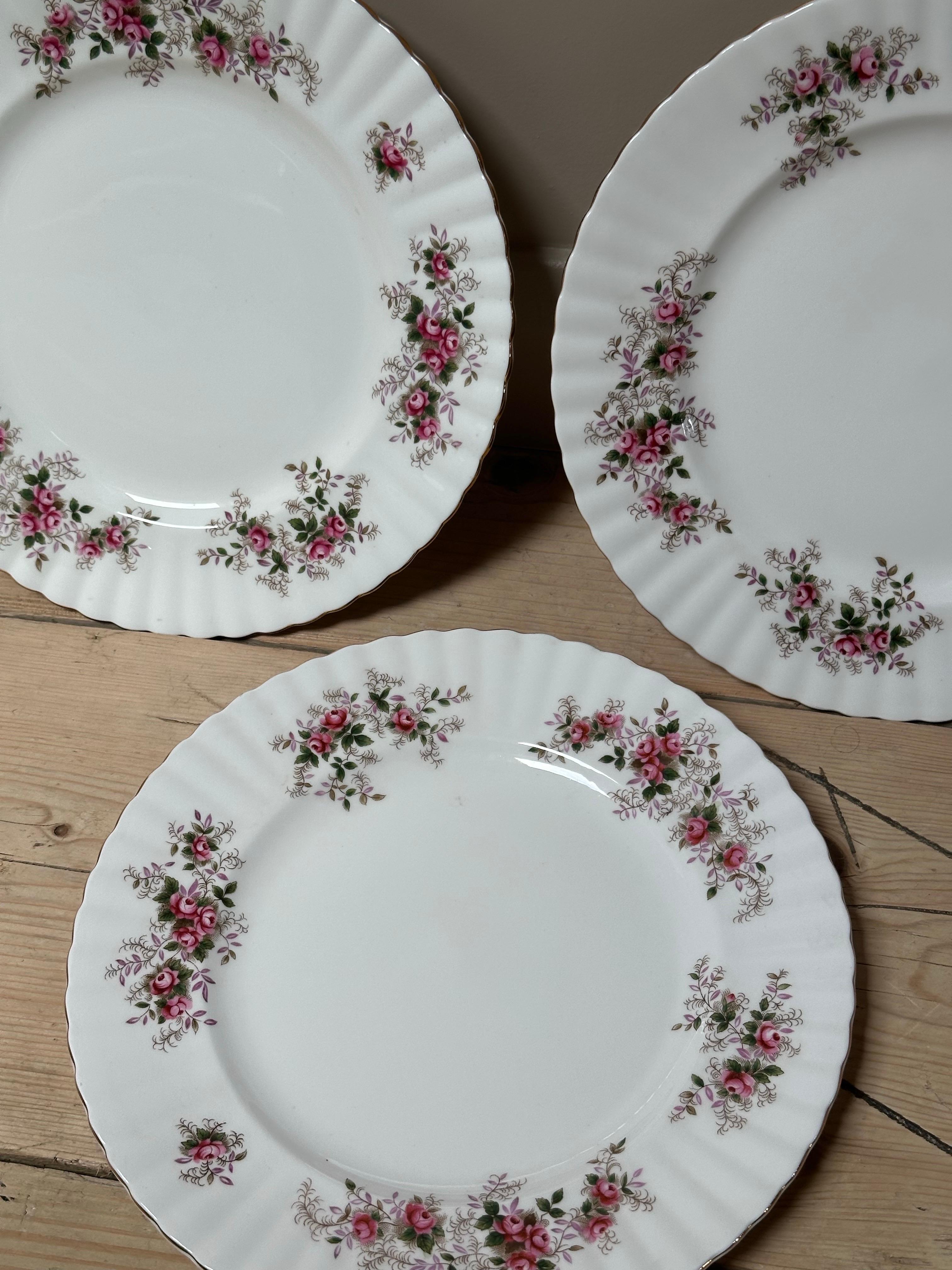 Royal Albert, Lavendelrose Blumenrand Speiseteller, Goldrand, CIRCA 1960 im Angebot 4