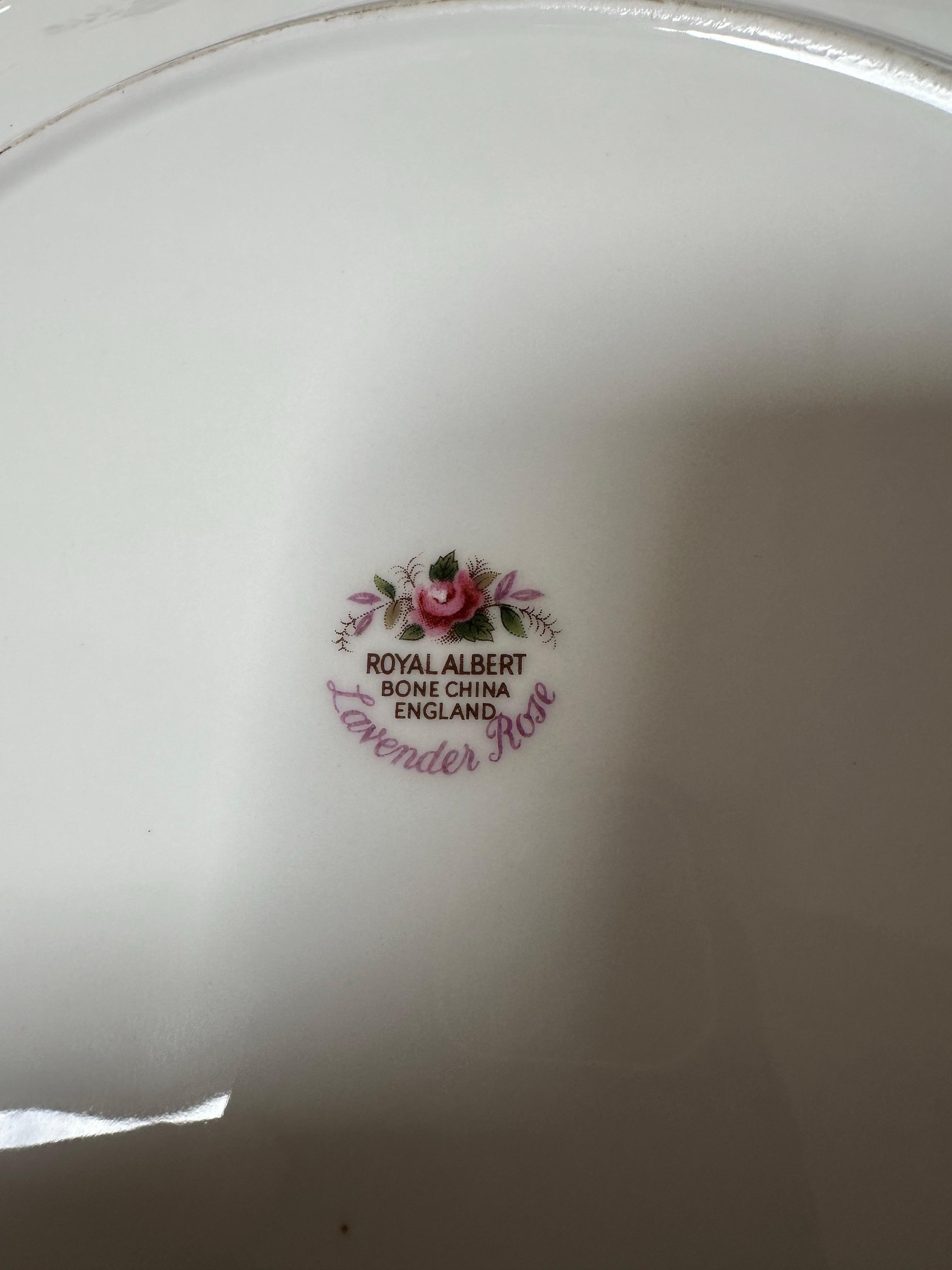 Royal Albert, Lavendelrose Blumenrand Speiseteller, Goldrand, CIRCA 1960 im Angebot 5