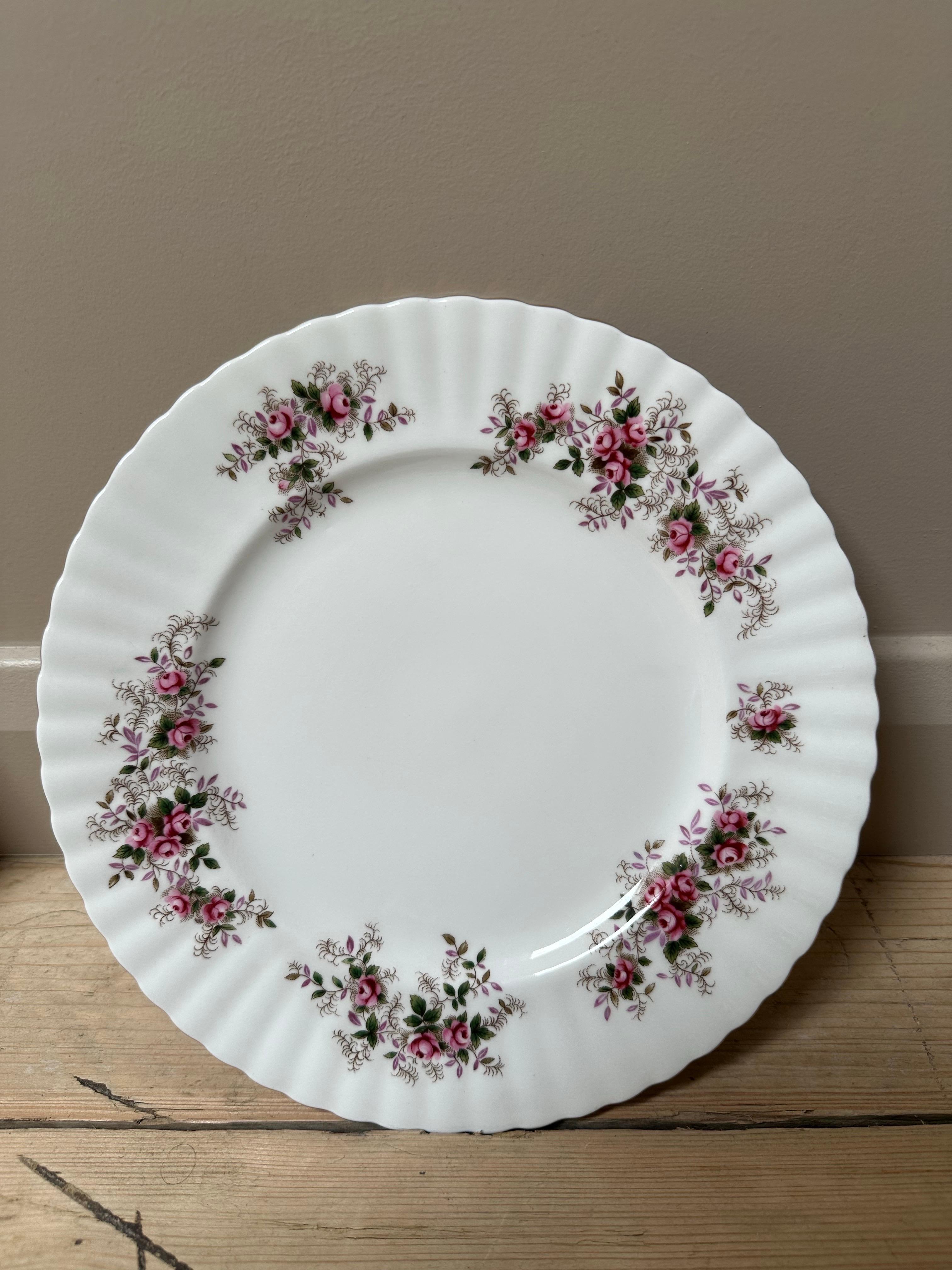 Royal Albert, Lavendelrose Blumenrand Speiseteller, Goldrand, CIRCA 1960 (Viktorianisch) im Angebot