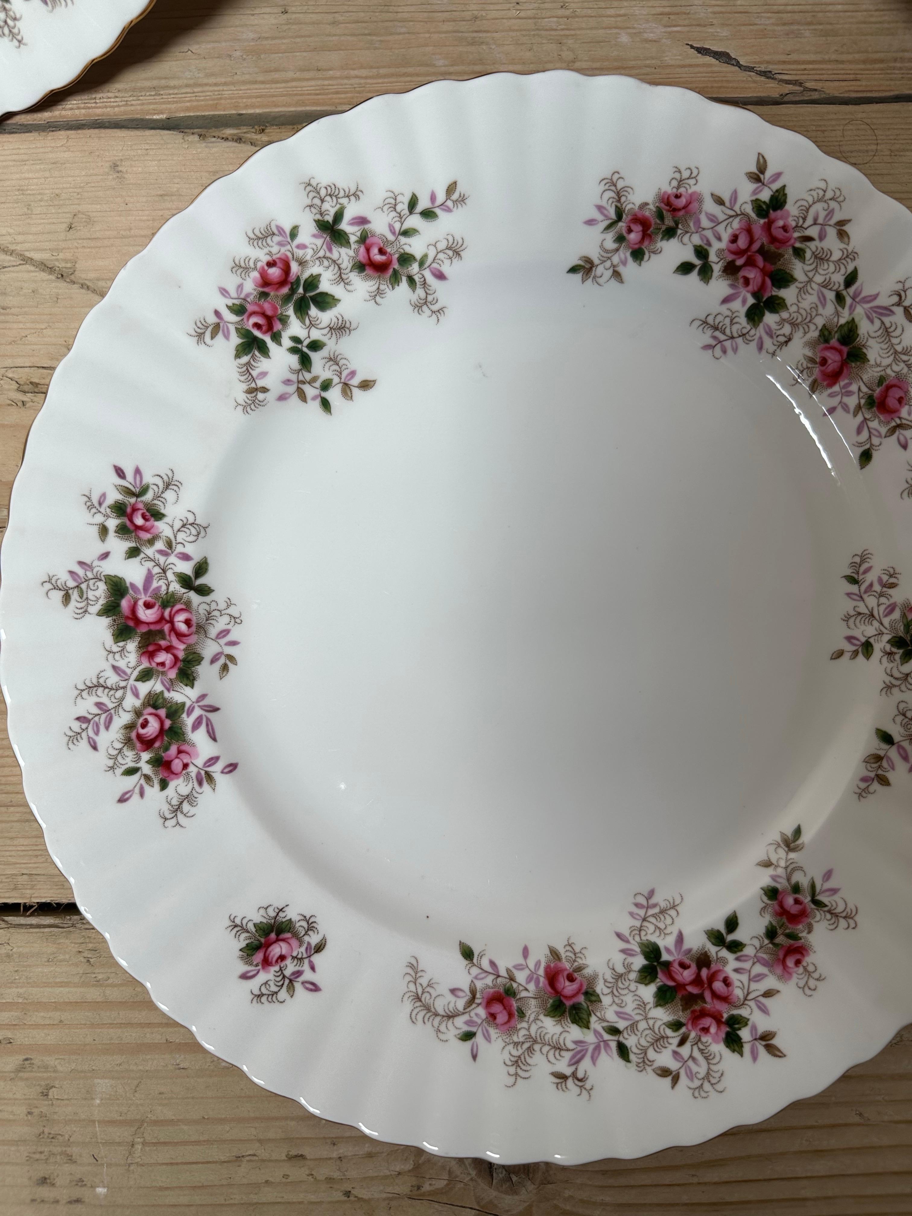 Royal Albert, Lavendelrose Blumenrand Speiseteller, Goldrand, CIRCA 1960 (Vergoldet) im Angebot