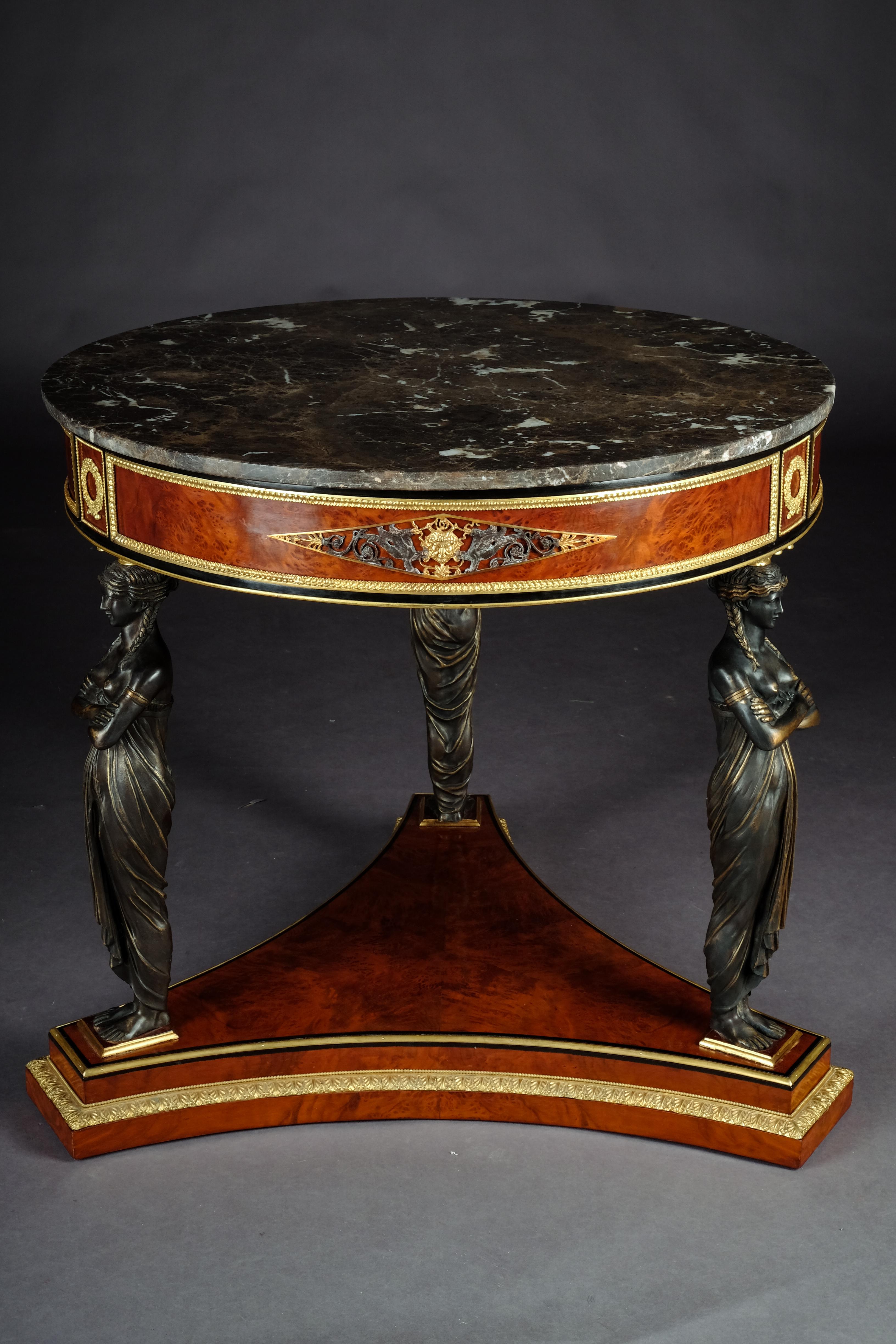 Spectacular Temple Guardian Empire style table
Root on solid beechwood. A classicist table with three monumental, fully plastic, caryatids. Three-sided retracted base plate. Round sheet with black and white crossed marble top. Beautiful patina,