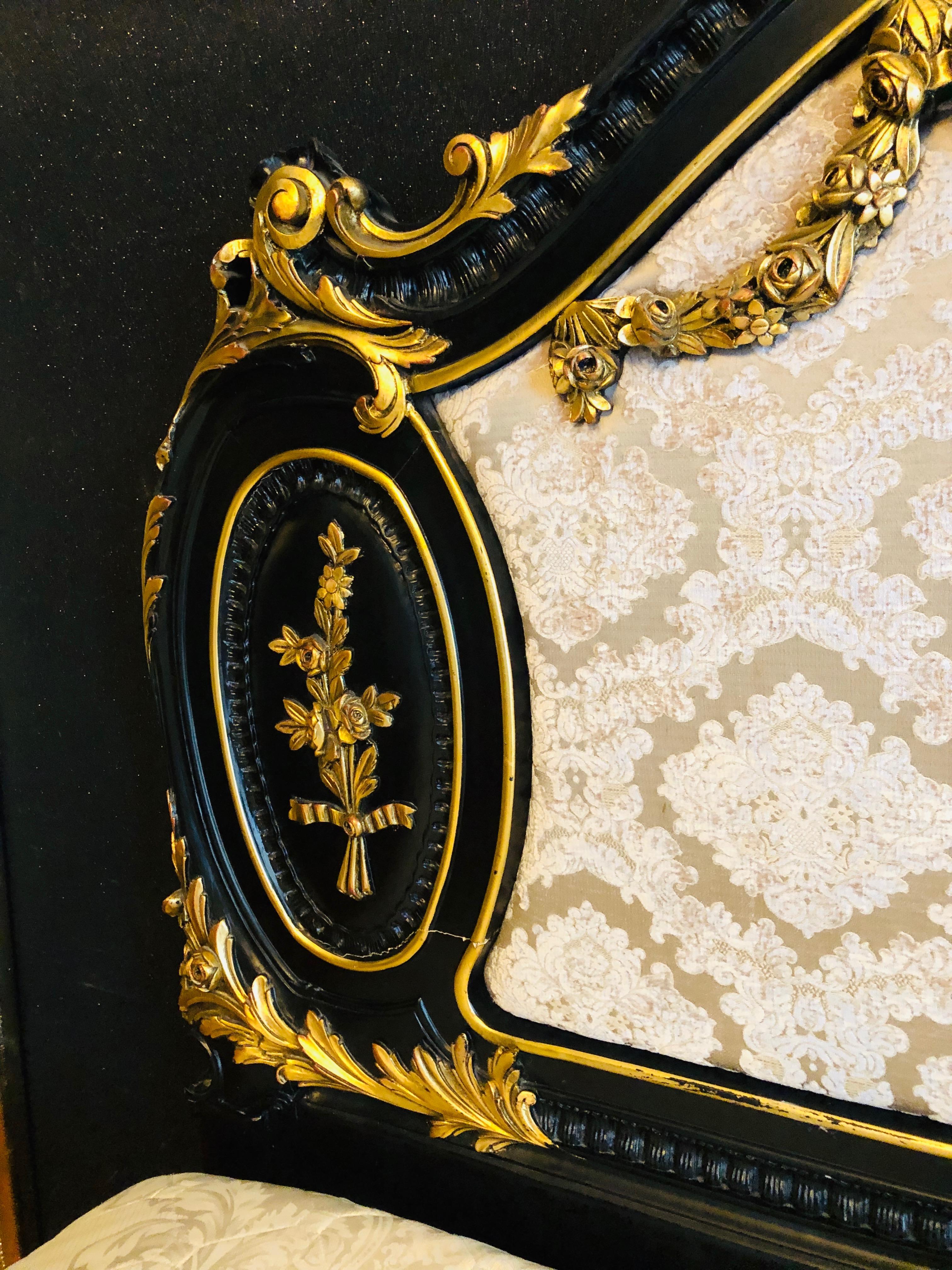 Königliches Bett im antiken Louis-XV-Stil aus handgeschnitzter Buche im Angebot 7