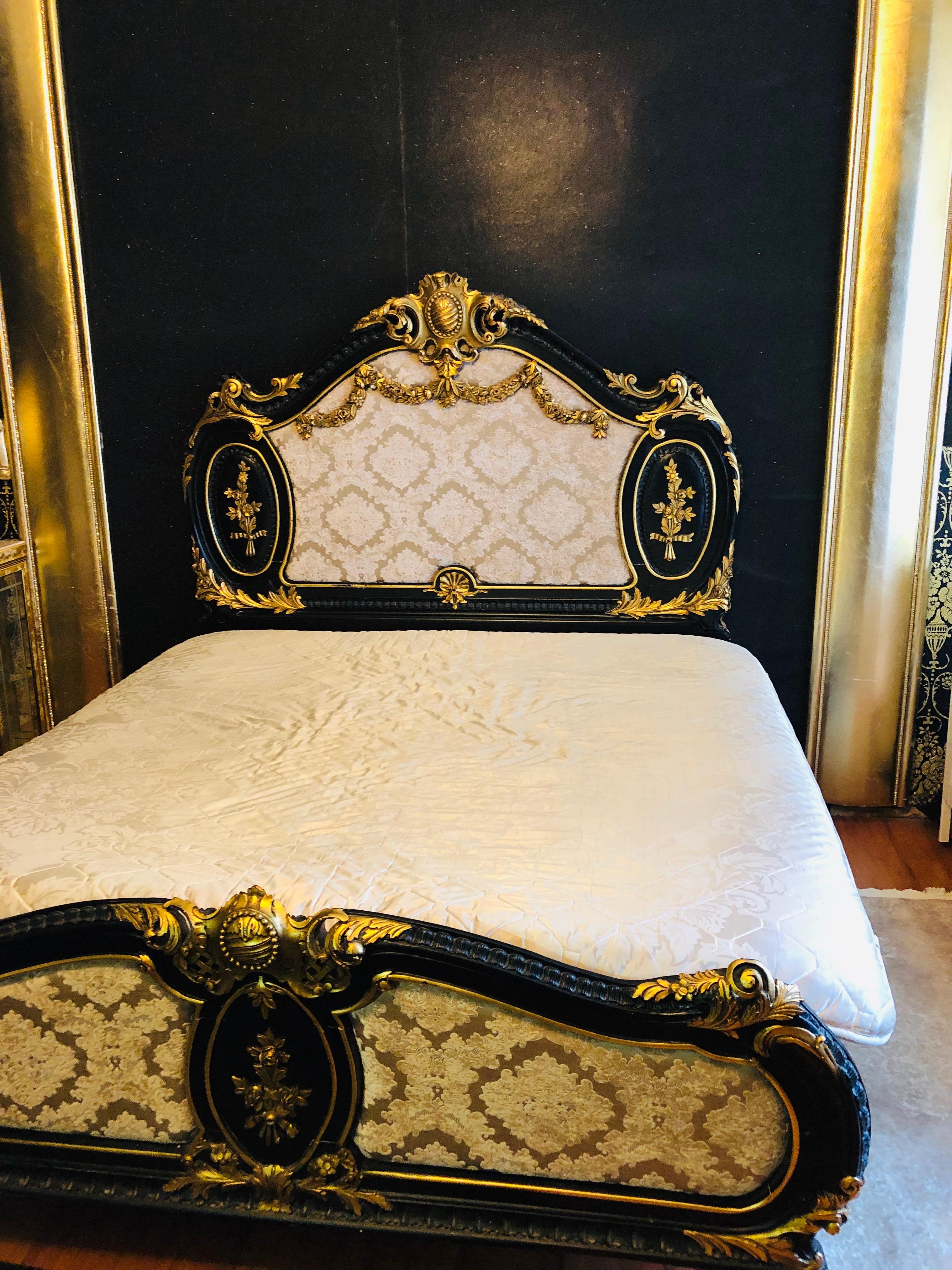 Königliches Bett im antiken Louis-XV-Stil aus handgeschnitzter Buche im Angebot 9
