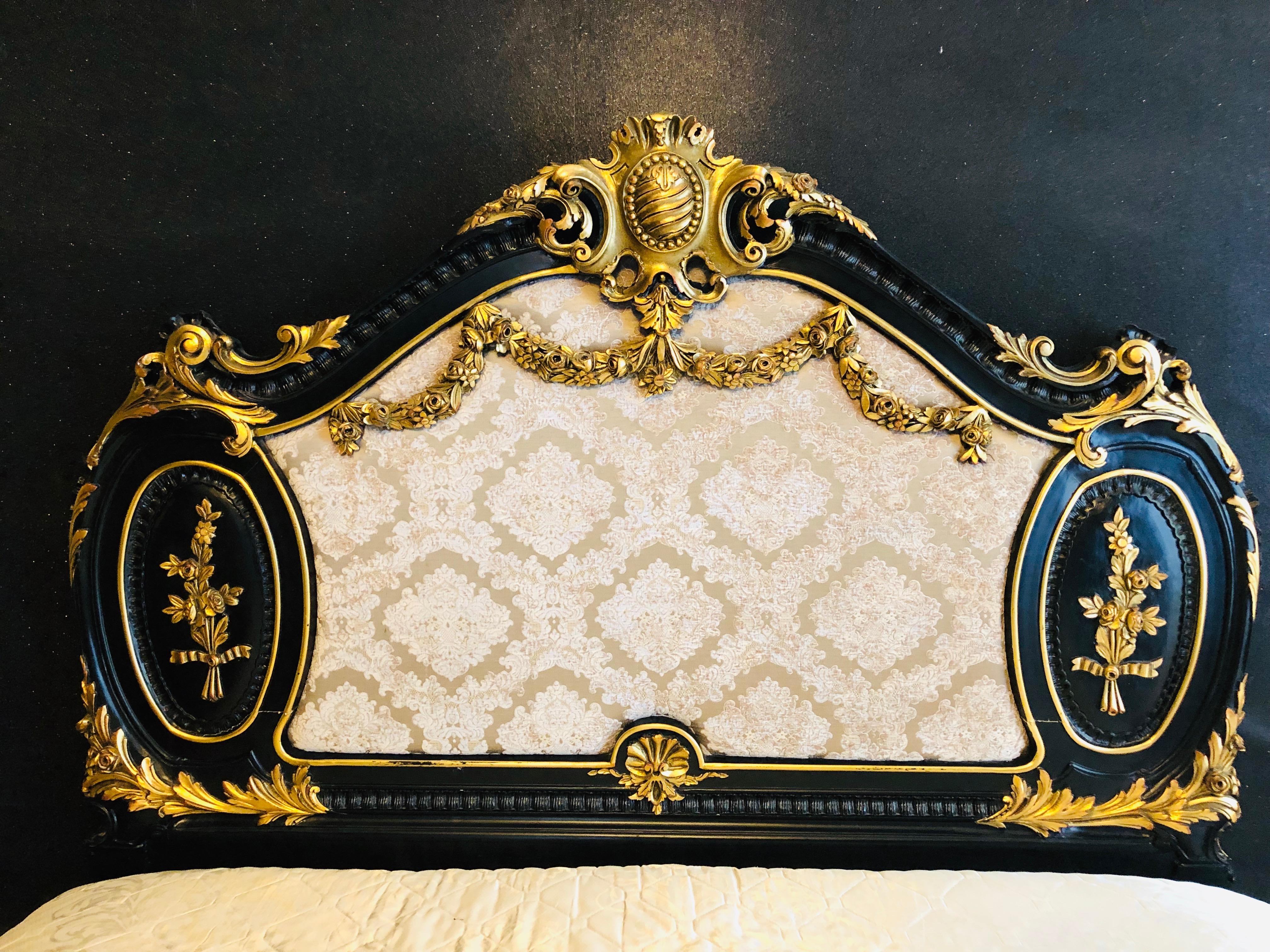 Königliches Bett im antiken Louis-XV-Stil aus handgeschnitzter Buche (Handgeschnitzt) im Angebot