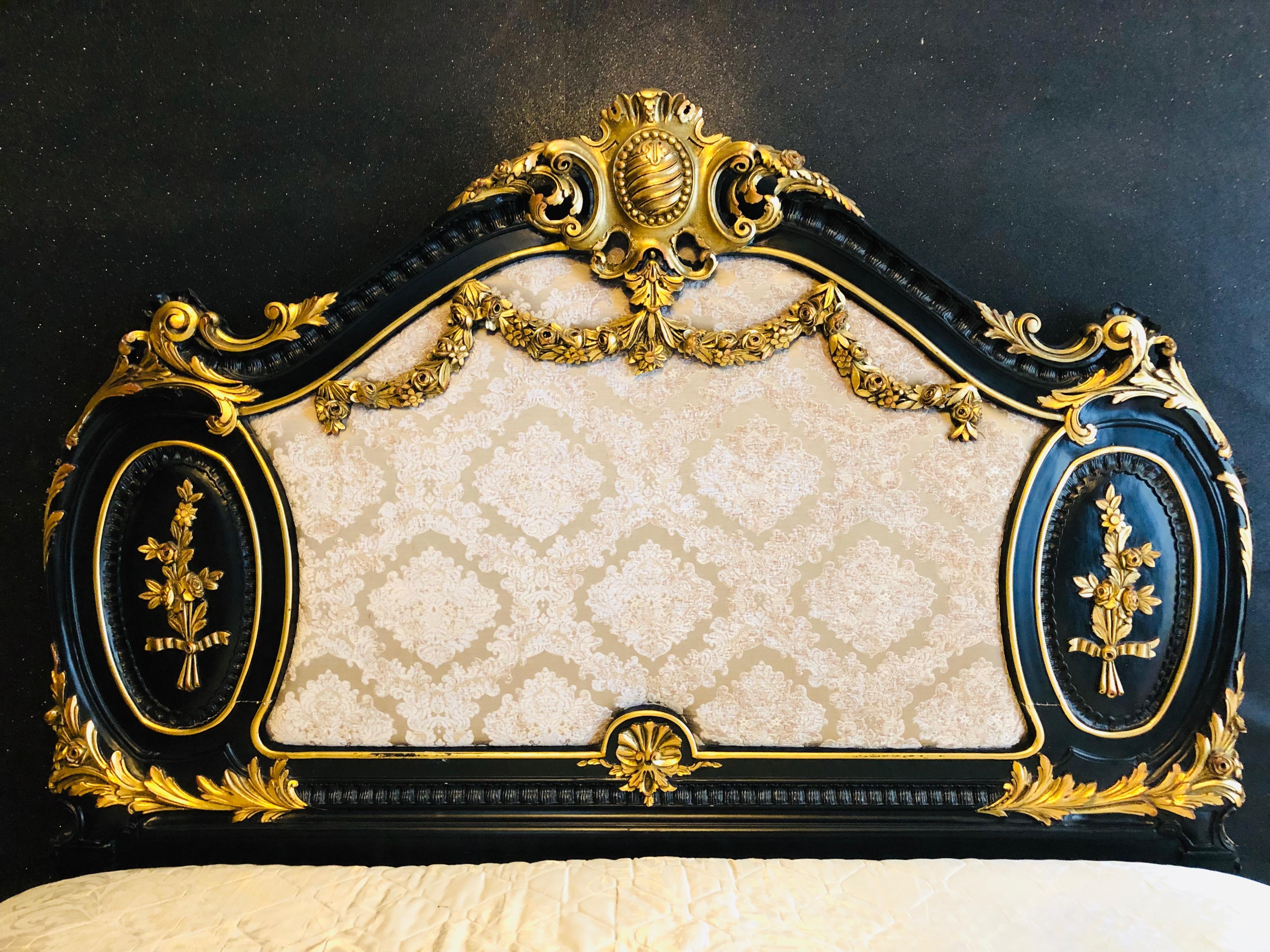 Königliches Bett im antiken Louis-XV-Stil aus handgeschnitzter Buche im Zustand „Gut“ im Angebot in Berlin, DE