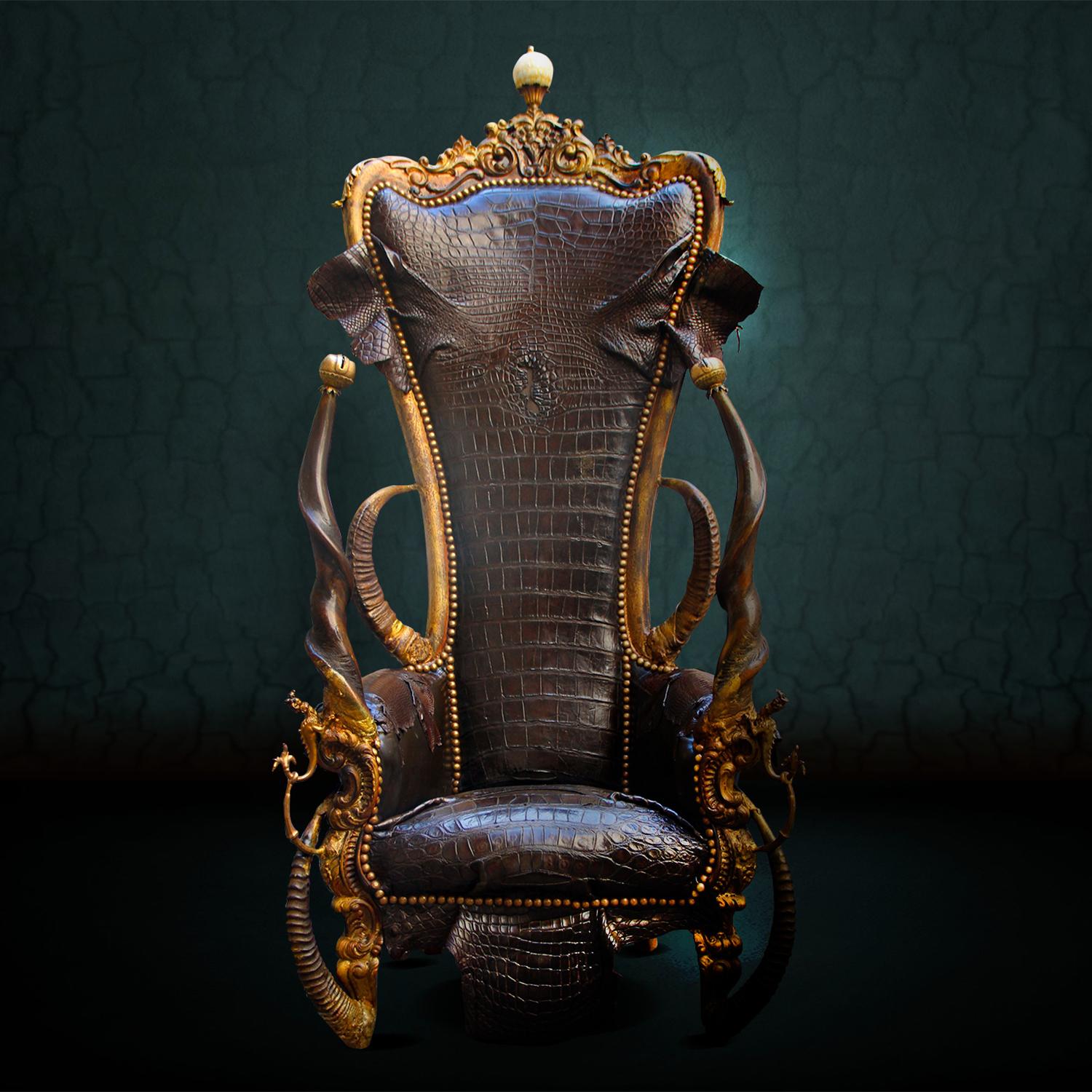 Throne Royal Black Alligator  made with structure in solid beechwood.
With very big alligator skin black tinted. Backrest with black genuine
leather. With natural real derby elk horns, roan horns, buffalo water
horns and with mother of pearl sphere