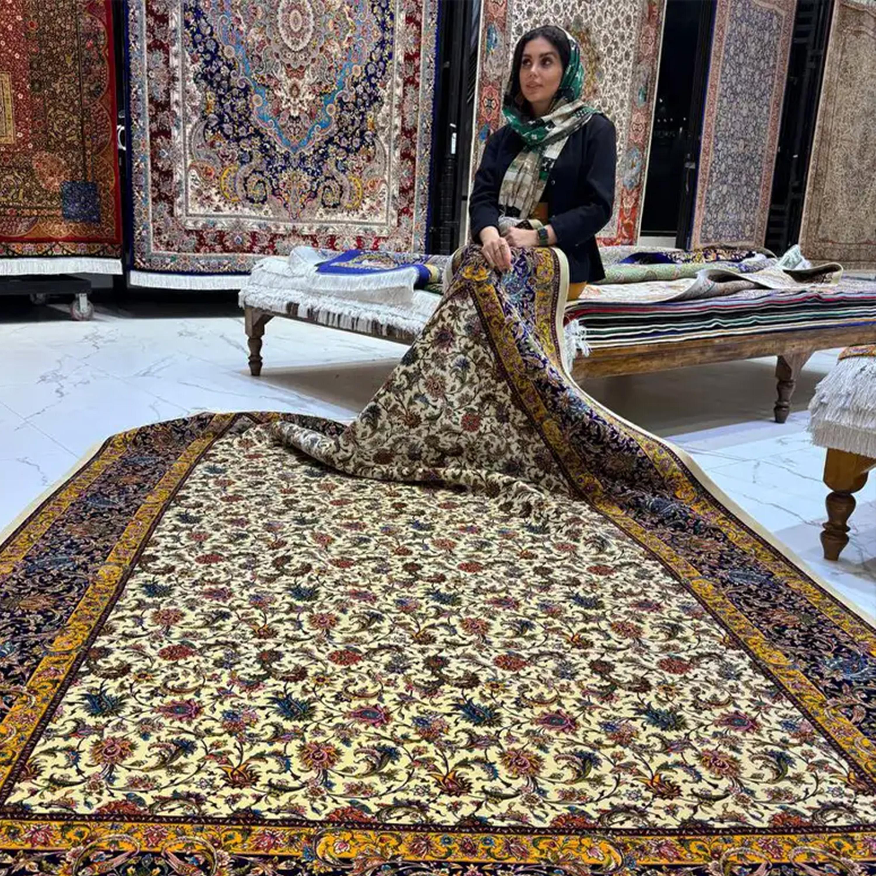Royal Blossom Field Persian Pure Silk Carpet, Iranian Craftsmanship, 0053 In New Condition For Sale In Pudsey, GB
