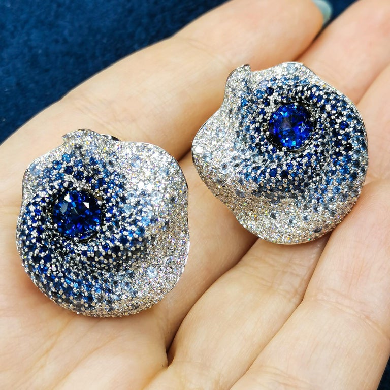 Royal Blue 2.70 Carat Sapphires Diamonds 18 Karat White Gold Earrings For Sale 4