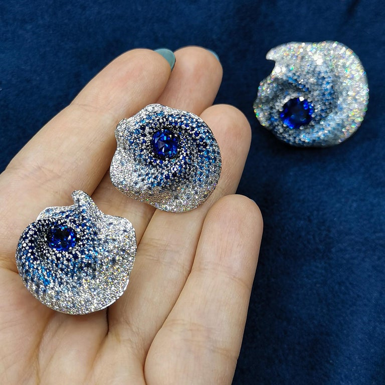 Royal Blue 2.70 Carat Sapphires Diamonds 18 Karat White Gold Earrings For Sale 1