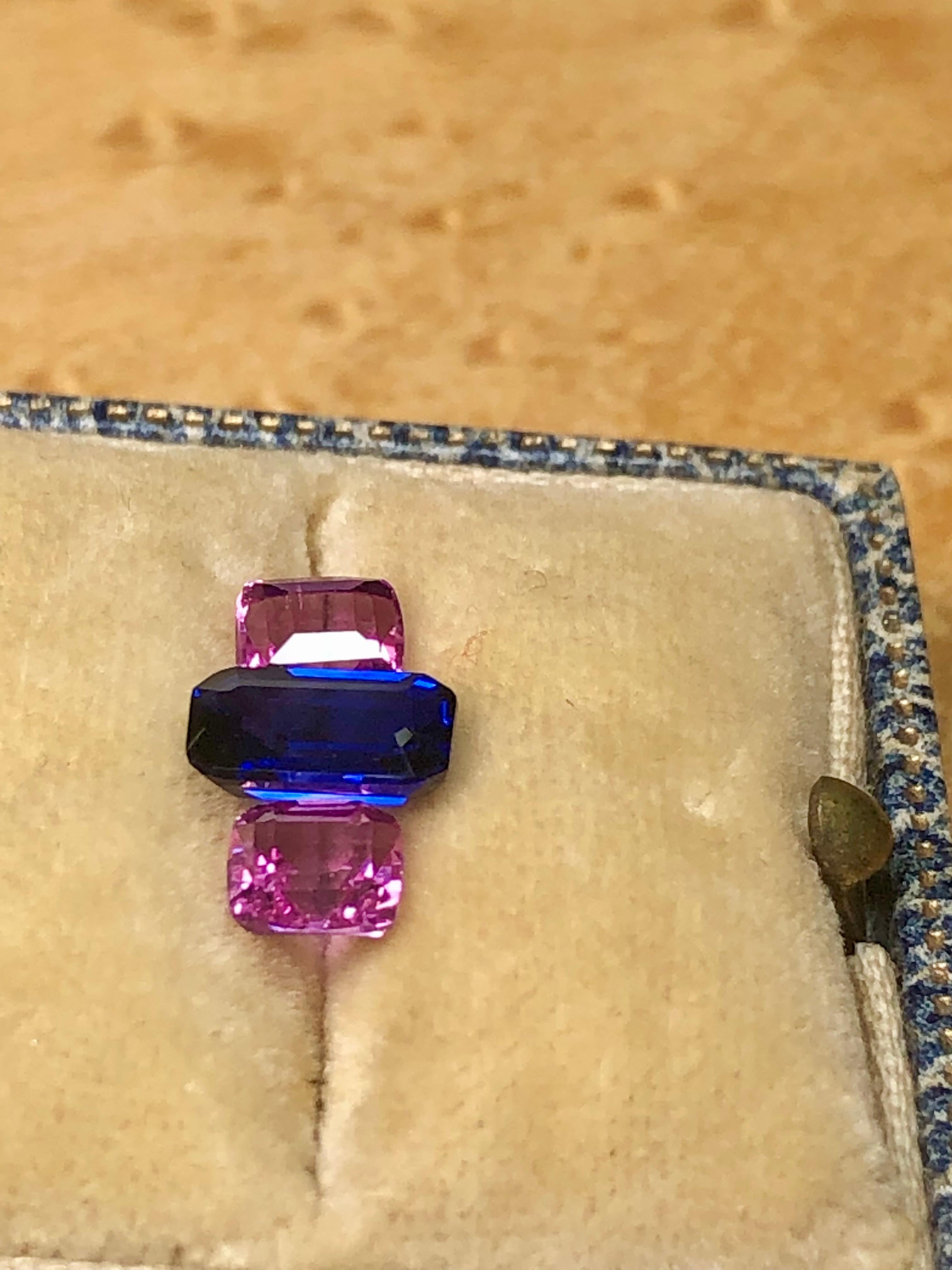 Contemporary Royal Blue and Vivid Pink Ceylon Sapphires 2.90 Carat For Sale