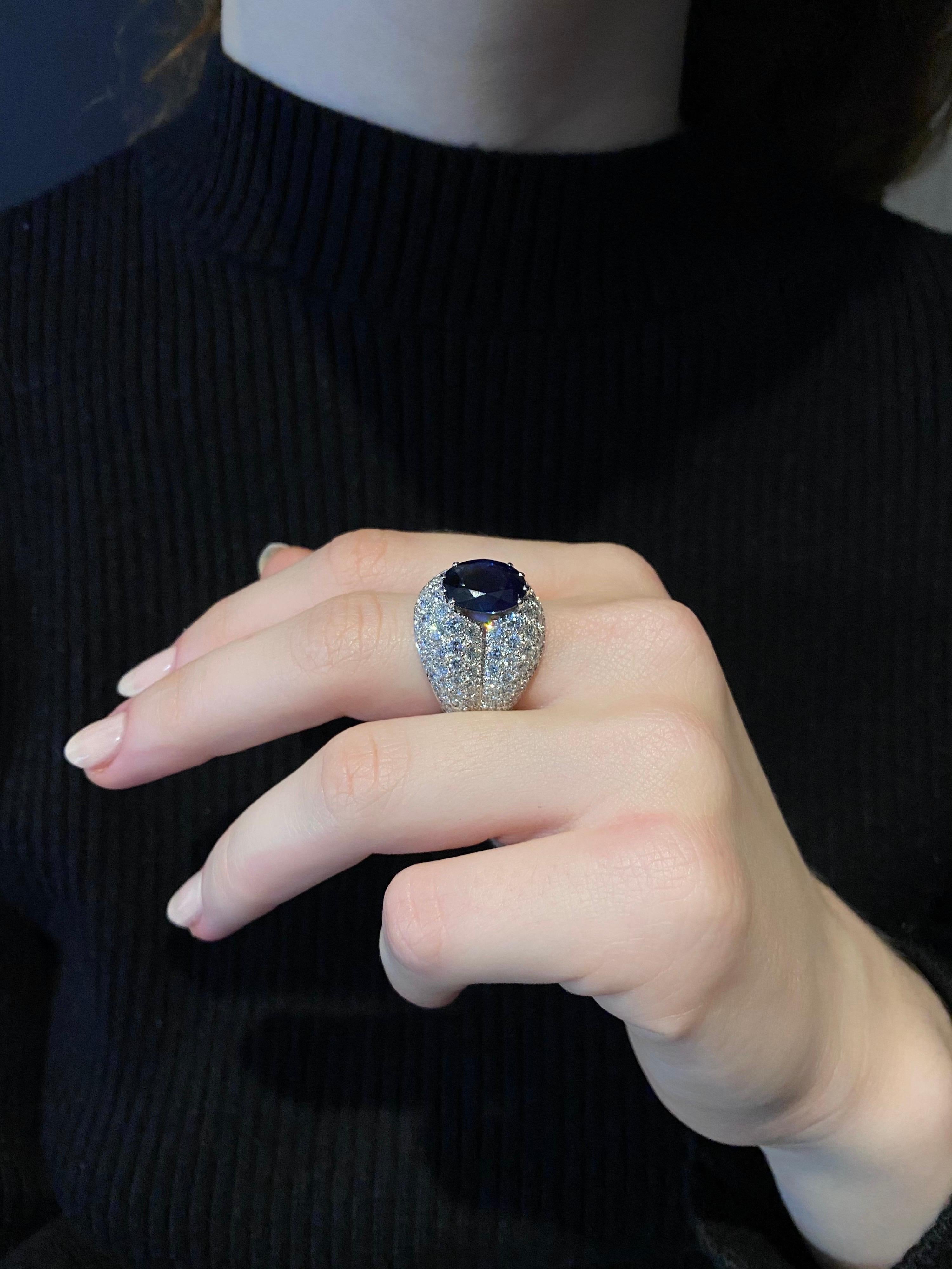 Royal Blue Ceylon Sapphire Diamond Cocktail Ring 19.2 Karat White Gold 2010s For Sale 5