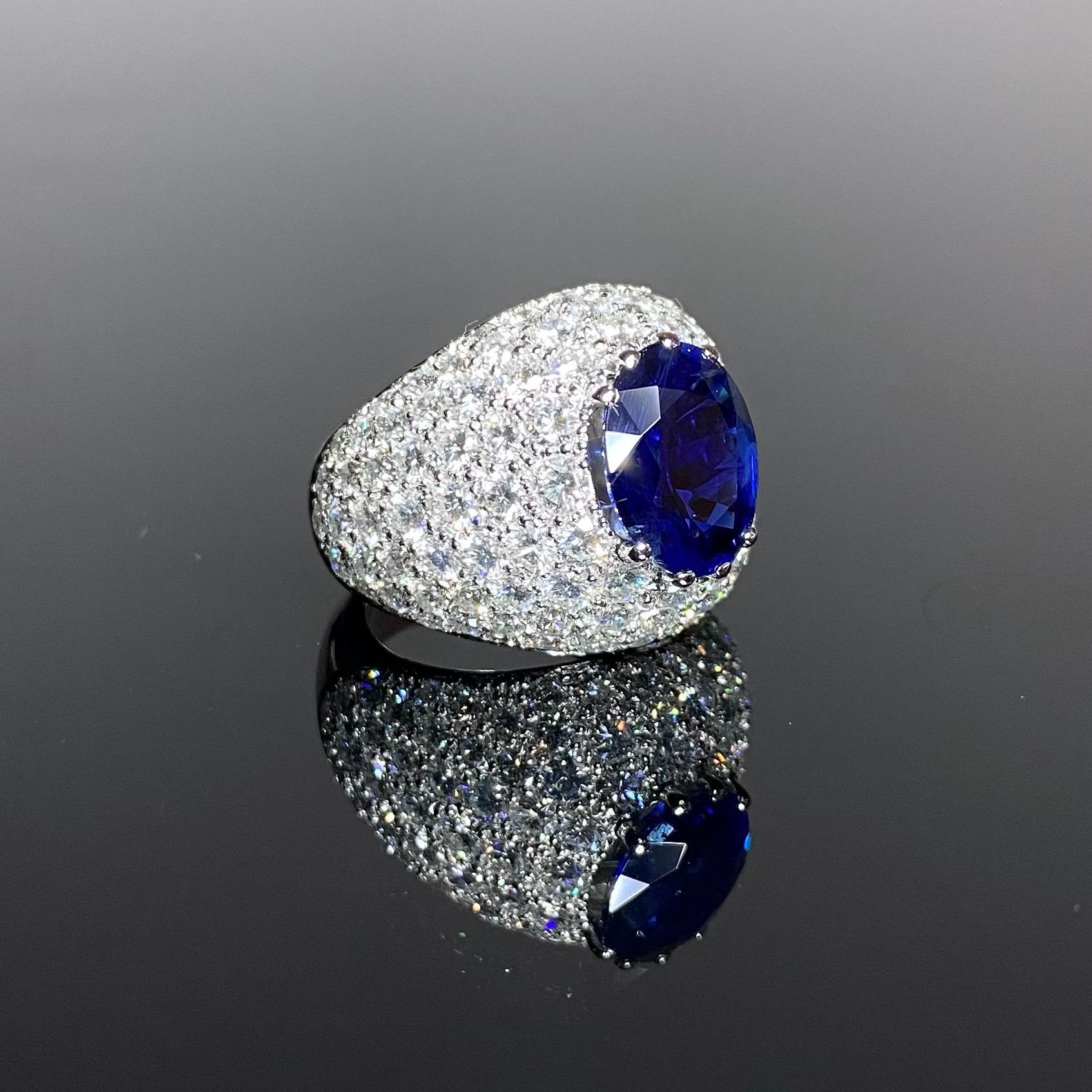 Contemporary Royal Blue Ceylon Sapphire Diamond Cocktail Ring 19.2 Karat White Gold 2010s For Sale