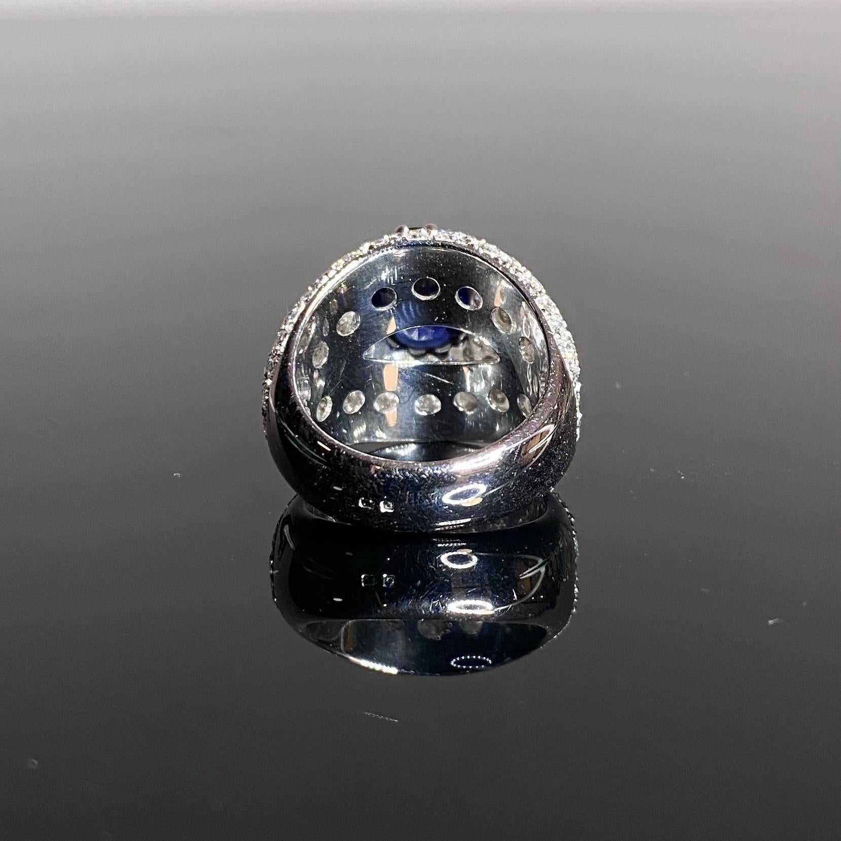 Royal Blue Ceylon Sapphire Diamond Cocktail Ring 19.2 Karat White Gold 2010s In Good Condition For Sale In Lisbon, PT