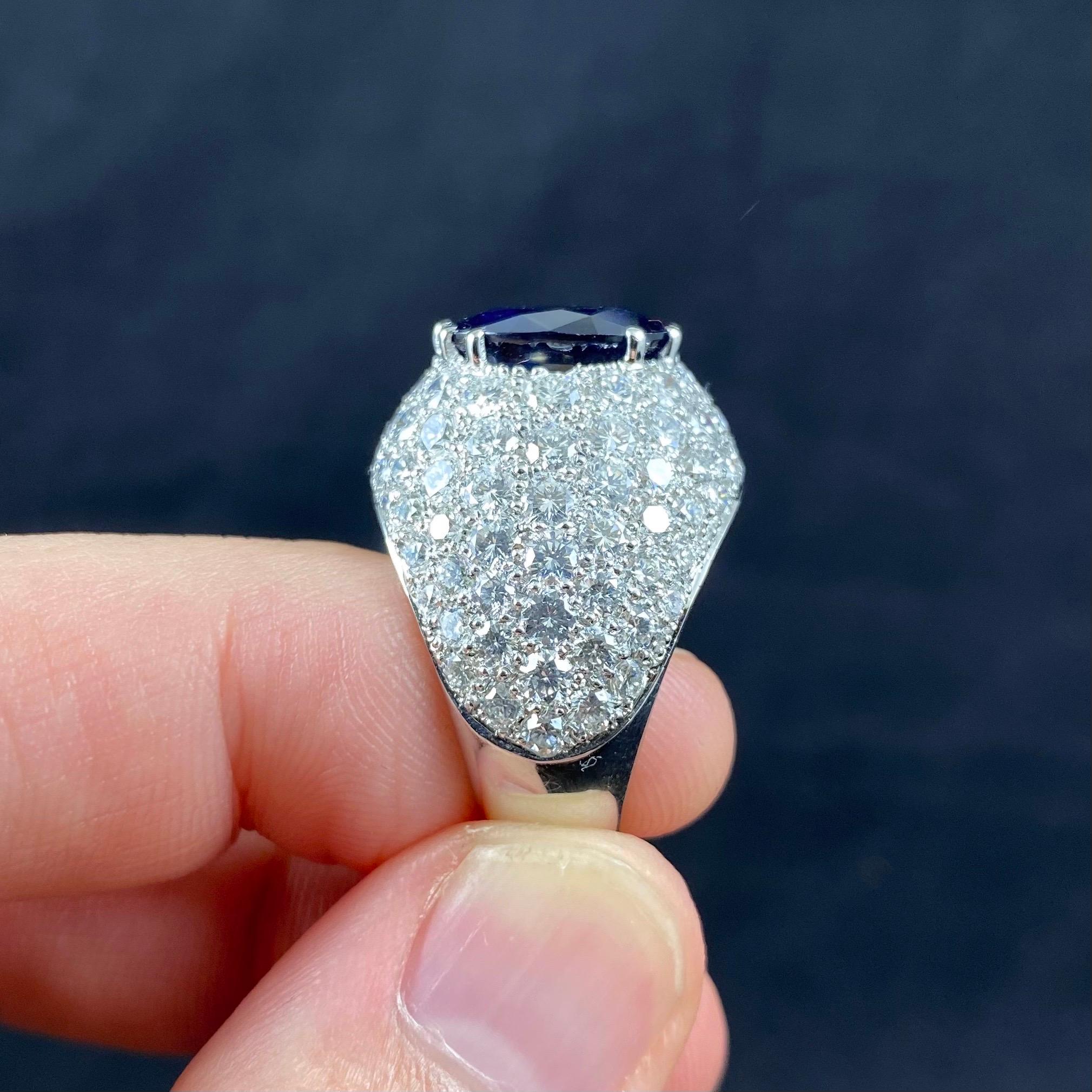 Royal Blue Ceylon Sapphire Diamond Cocktail Ring 19.2 Karat White Gold 2010s For Sale 2