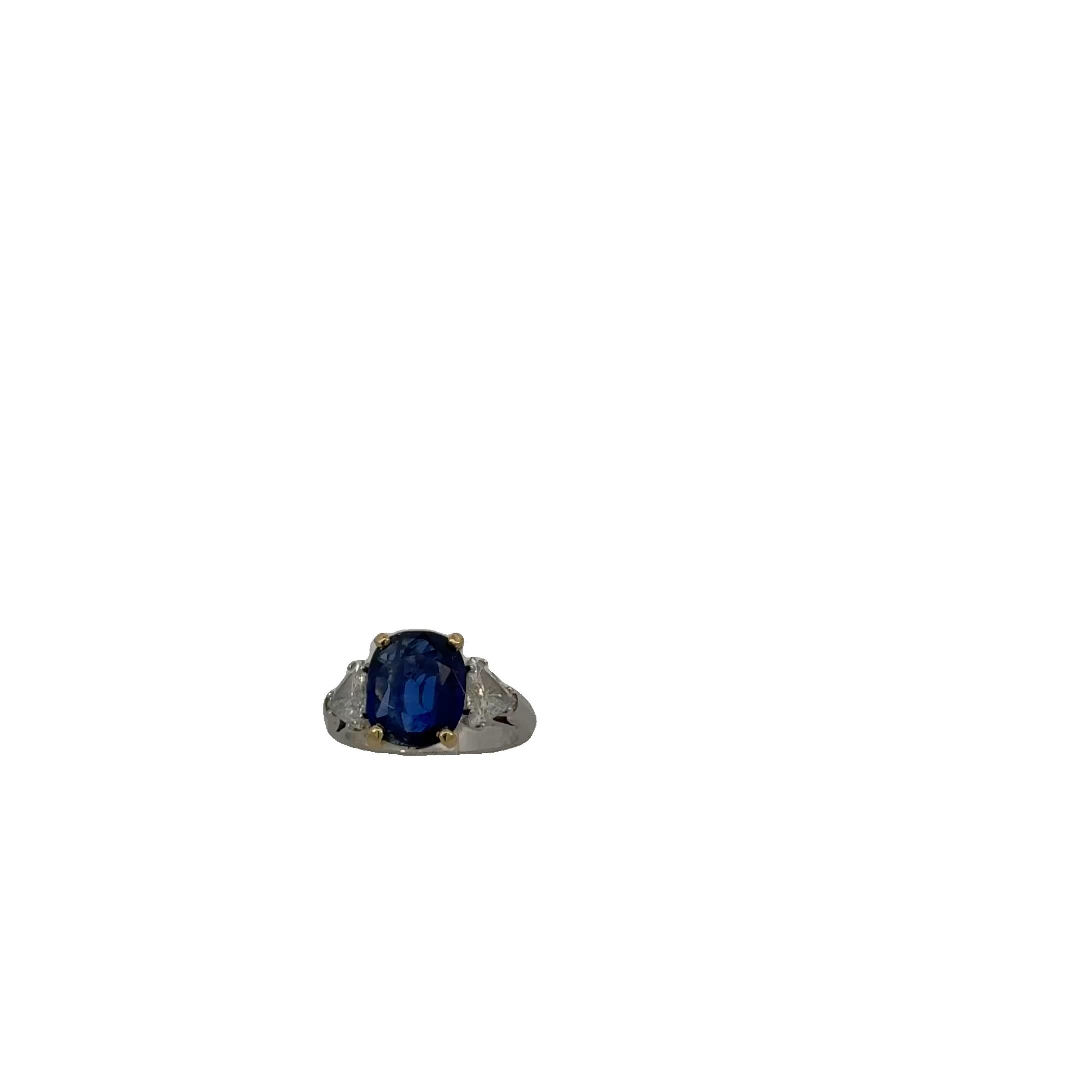 4.37 Carat Royal Blue Ceylon Sapphire Ring, No Heat, GRS Certified

Cette bague exquise est centrée sur un saphir de Ceylan non chauffé de 4,37 carats, certifié par GRS avec le prestigieux grade de couleur 