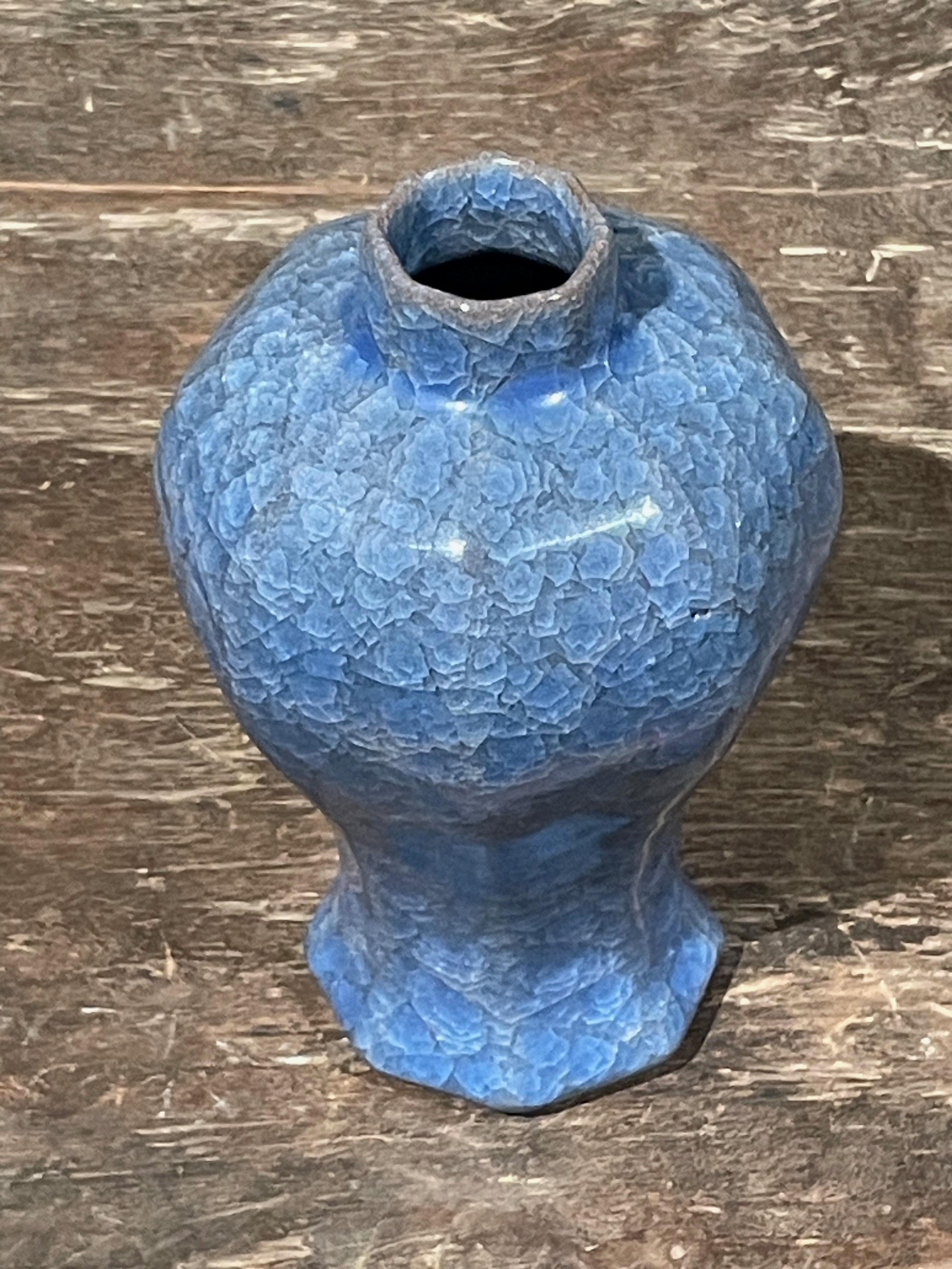Jarrón de forma octogonal con esmalte craquelado azul real, China, Contemporáneo en Nuevo estado para la venta en New York, NY