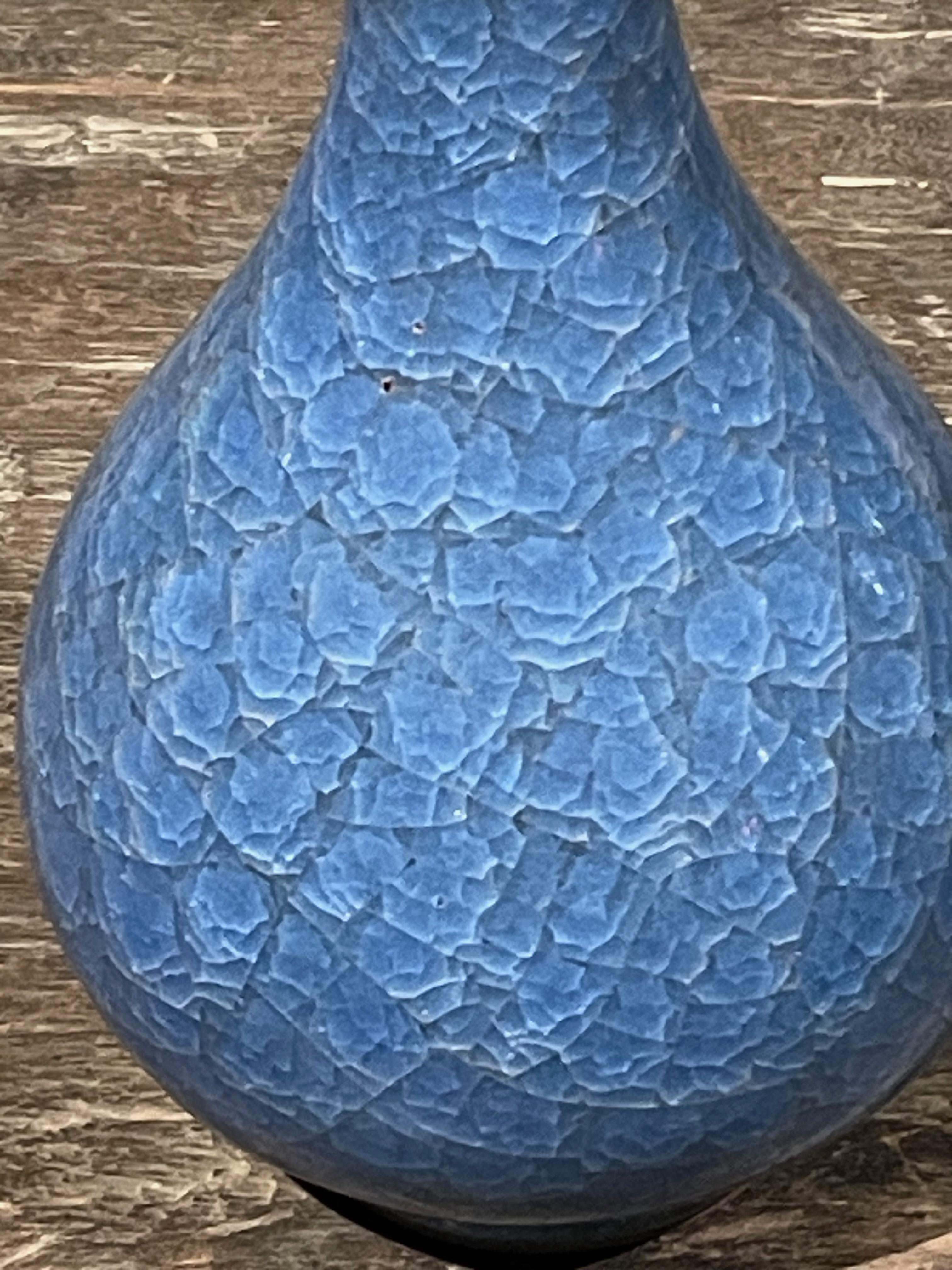 XXI secolo e contemporaneo Vaso a forma di tulipano con smaltatura a crepe blu reale, Cina, Contemporaneo in vendita
