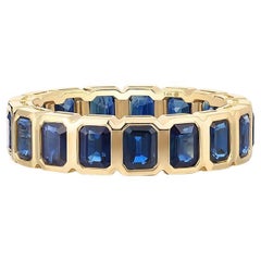 Anello Eternity con zaffiro blu reale taglio smeraldo in oro giallo 14k (18k)