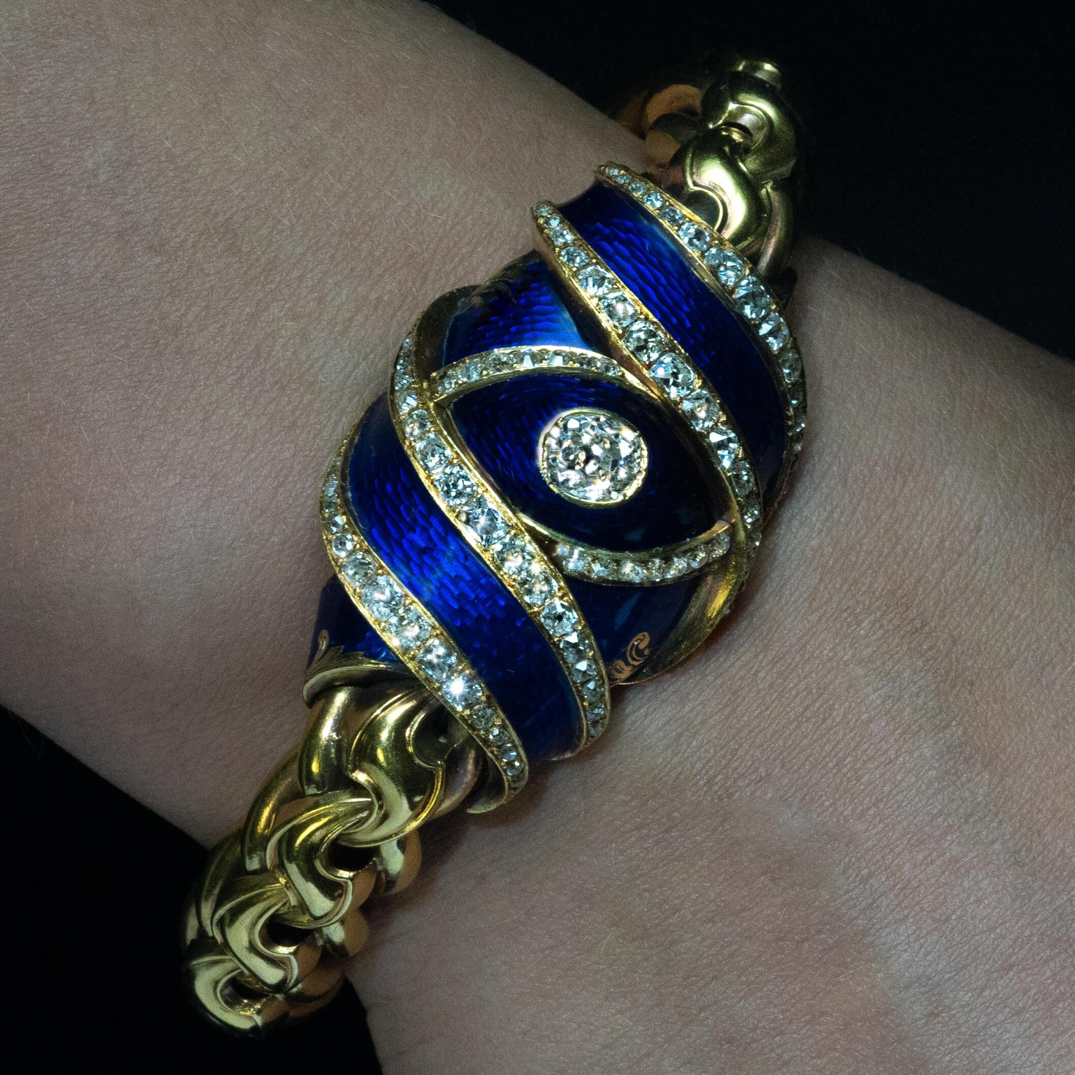 Pulsera antigua de oro con esmalte azul real y diamantes c. 1860 en venta 1