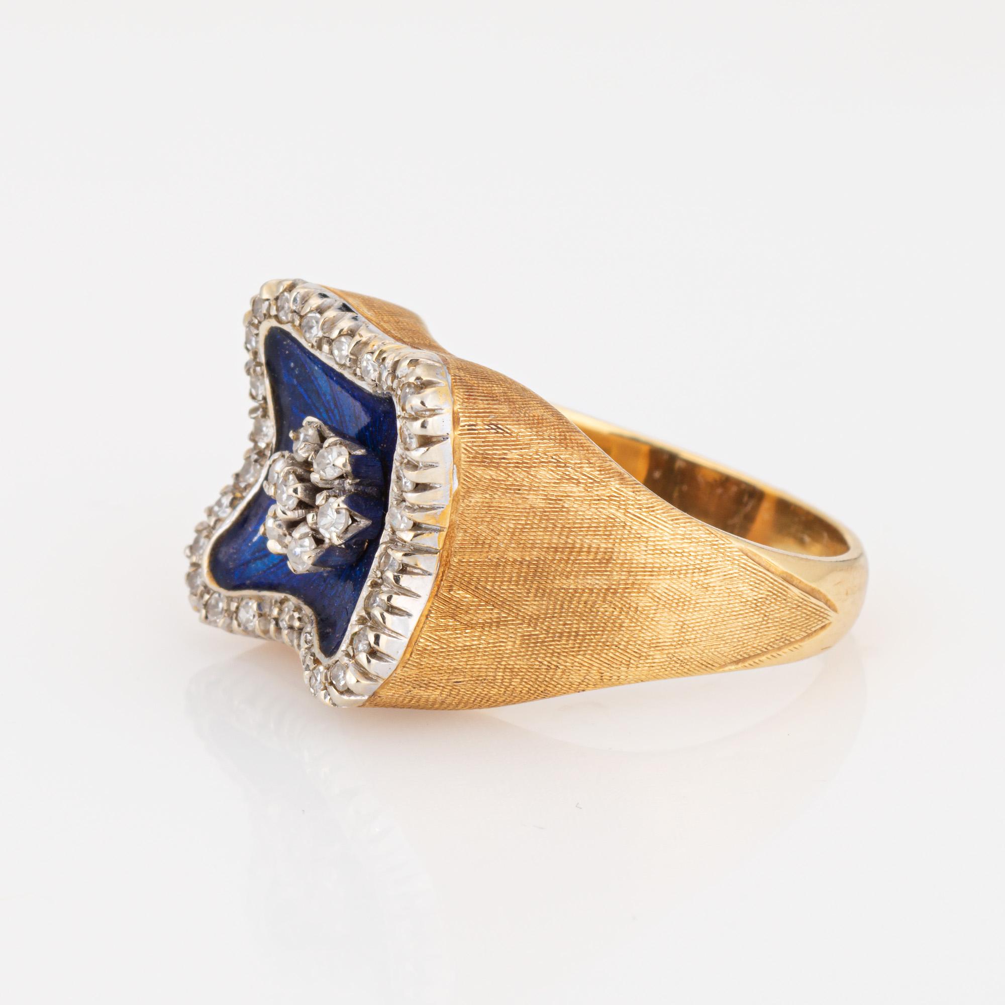 Taglio rotondo Anello quadrato con smalto blu reale e diamante d'epoca Sz 5,75 Oro giallo 18k Gioielli in vendita