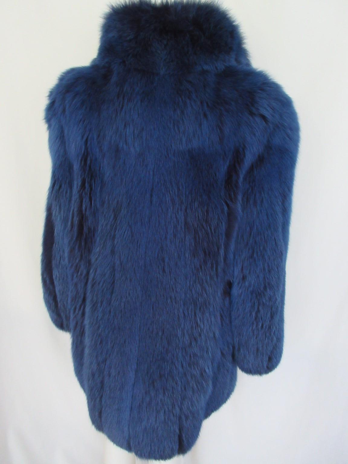 Royal Blue Fox Fur coat In Good Condition In Amsterdam, NL