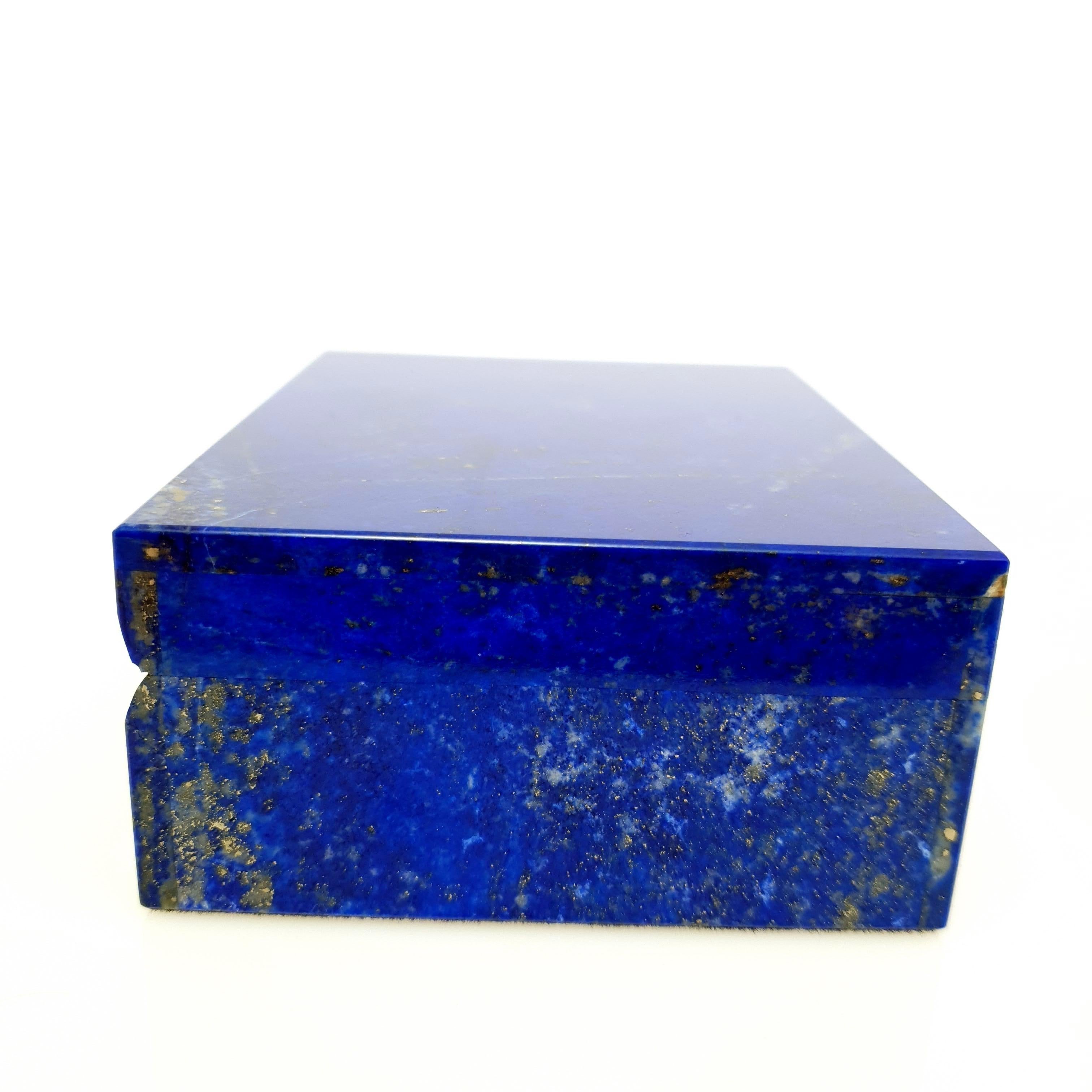 Royal Blue Lapis Lazuli Decorative Jewelry Gemstone Box with Black Marble Inlay In New Condition In Kirschweiler, DE