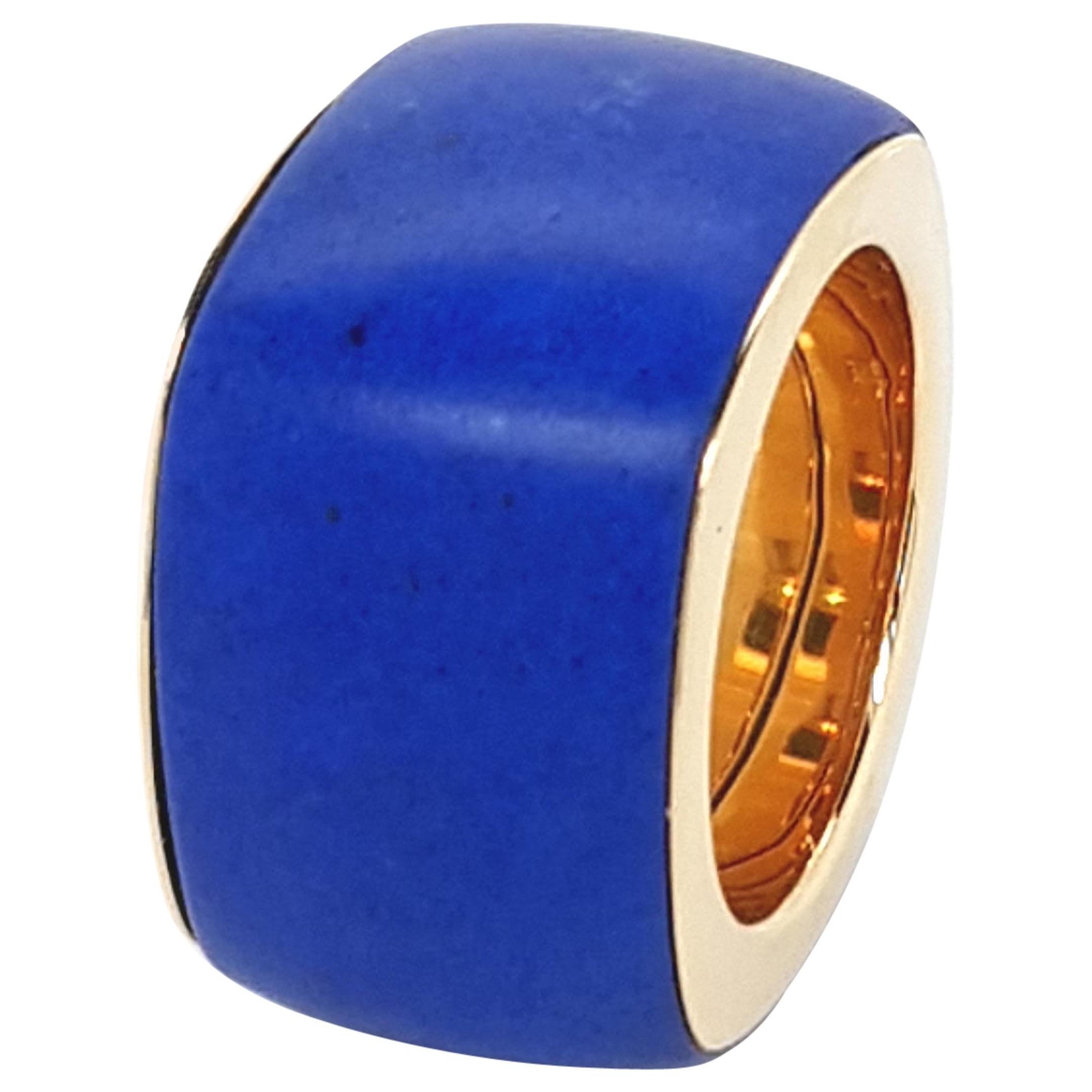 Royal Blue Lapis Lazuli Ring with 18 Carat Yellow Gold, Cushion For Sale