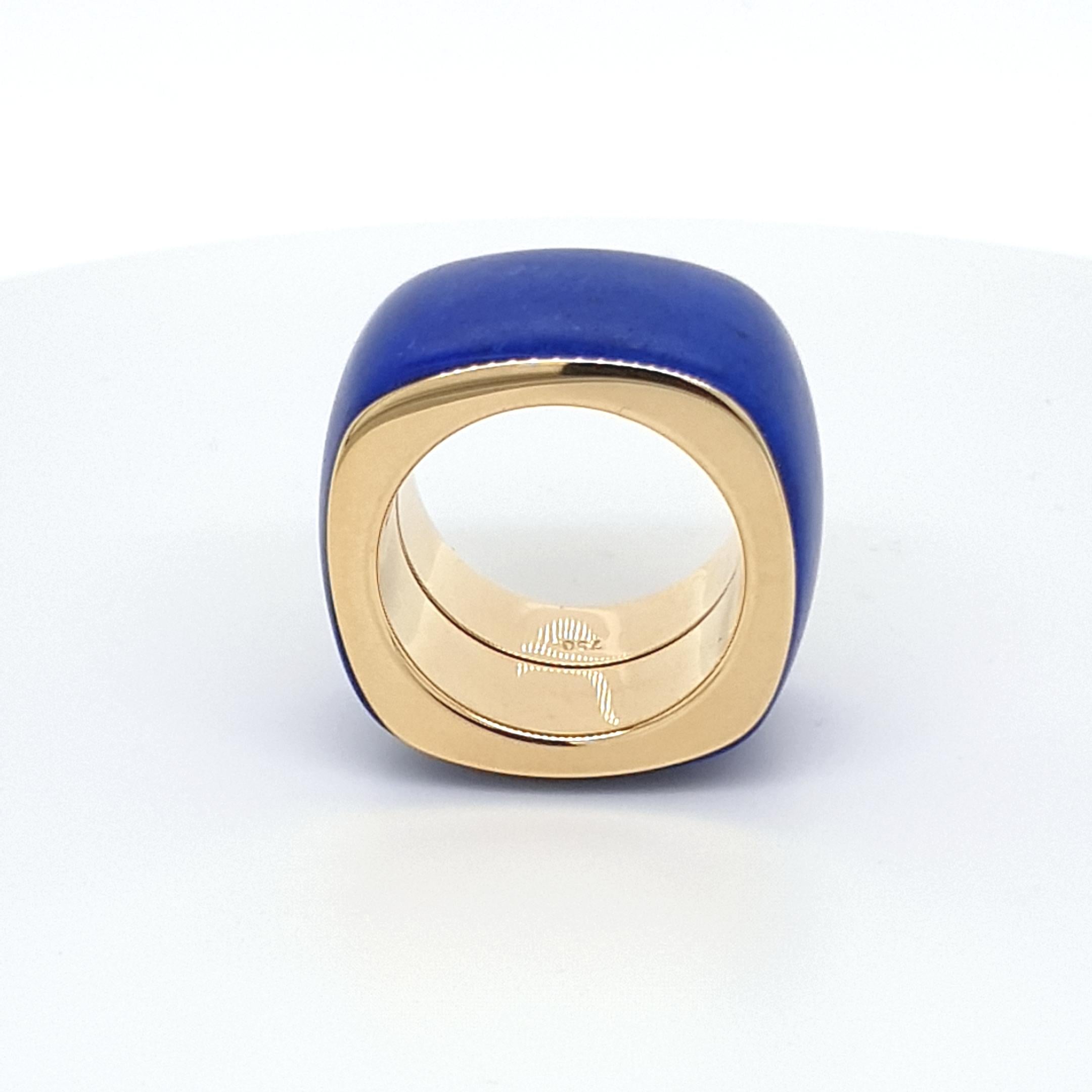 Arts and Crafts Royal Blue Lapis Lazuli Ring with 18 Carat Yellow Gold, Cushion For Sale