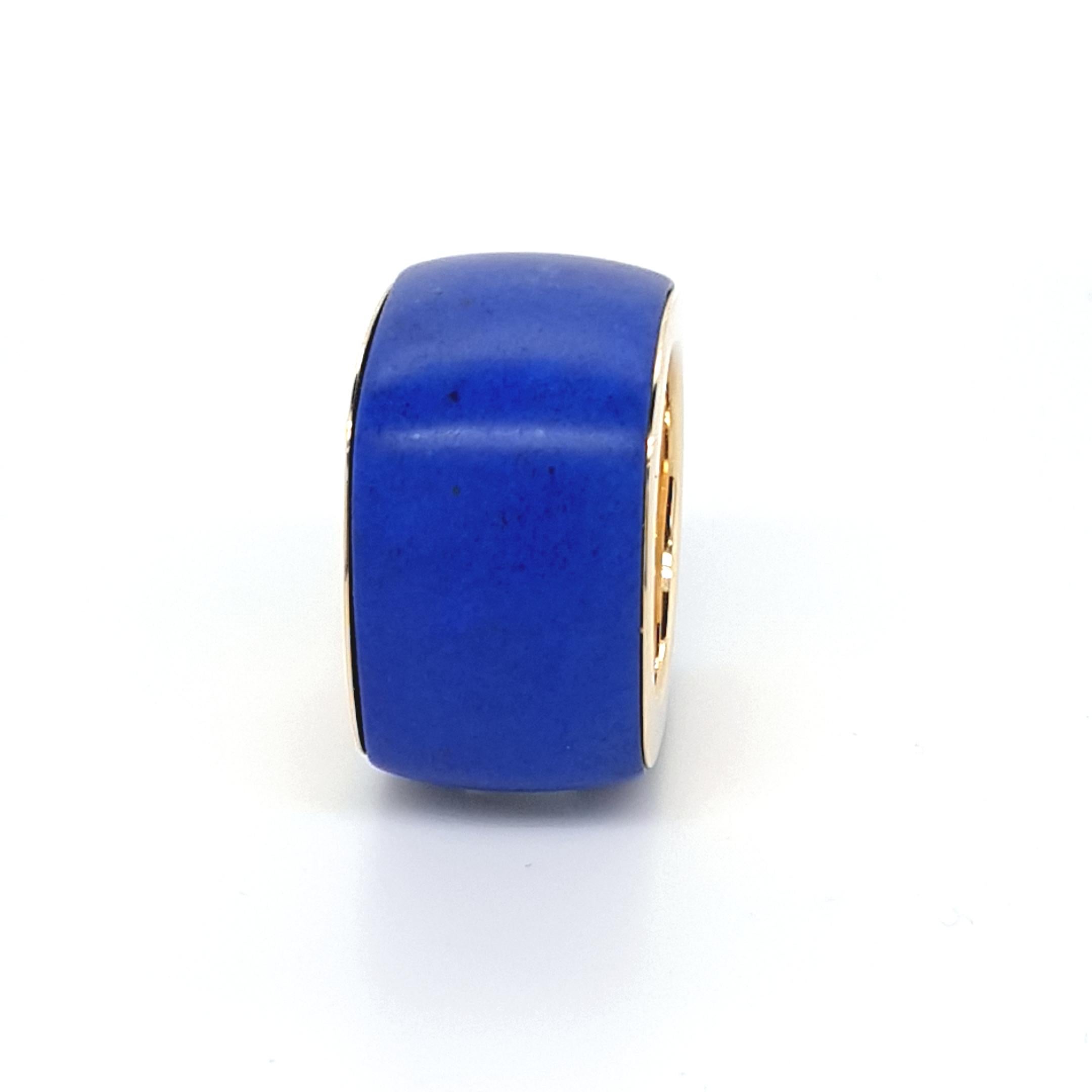 Cushion Cut Royal Blue Lapis Lazuli Ring with 18 Carat Yellow Gold, Cushion For Sale