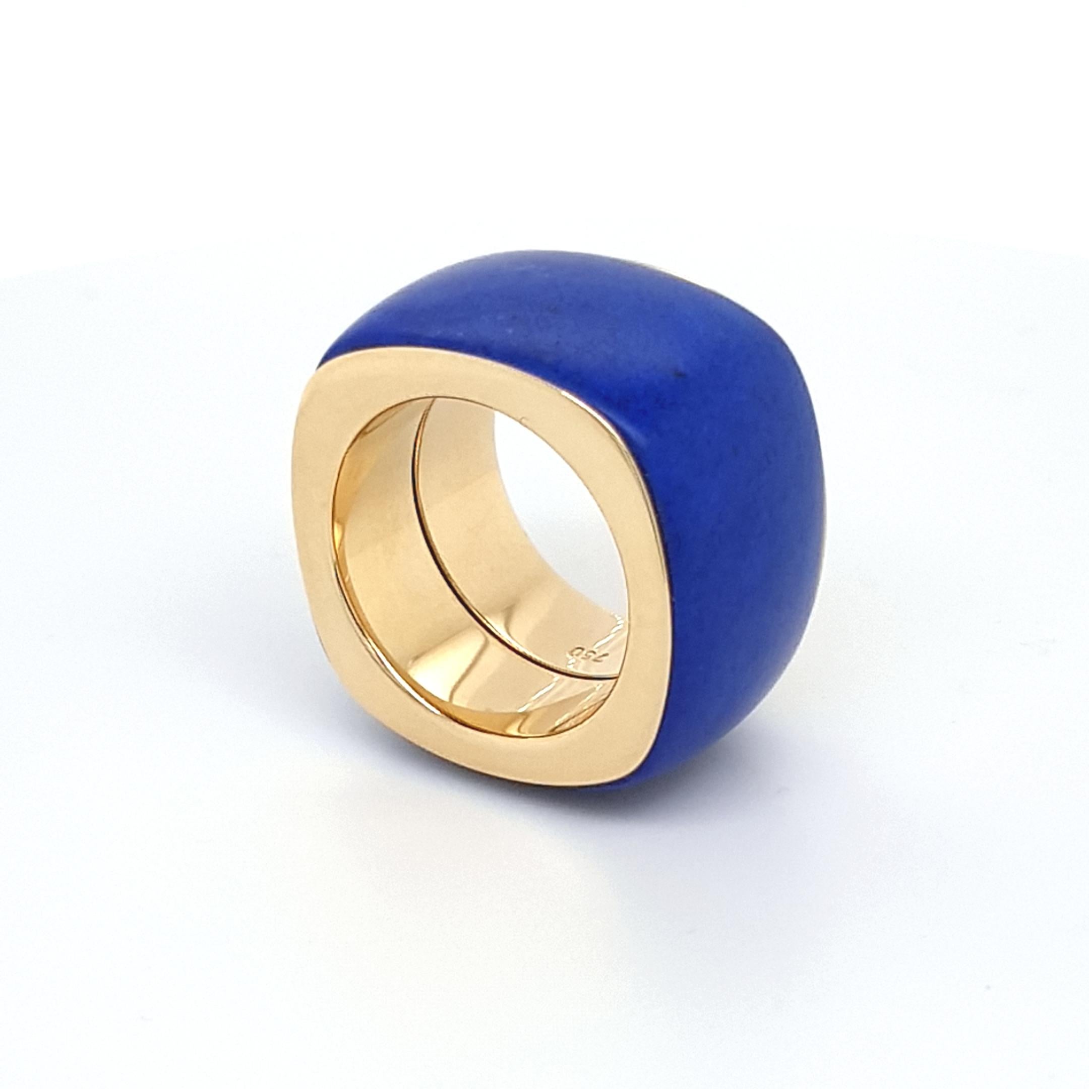 Royal Blue Lapis Lazuli Ring with 18 Carat Yellow Gold, Cushion In New Condition For Sale In Kirschweiler, DE