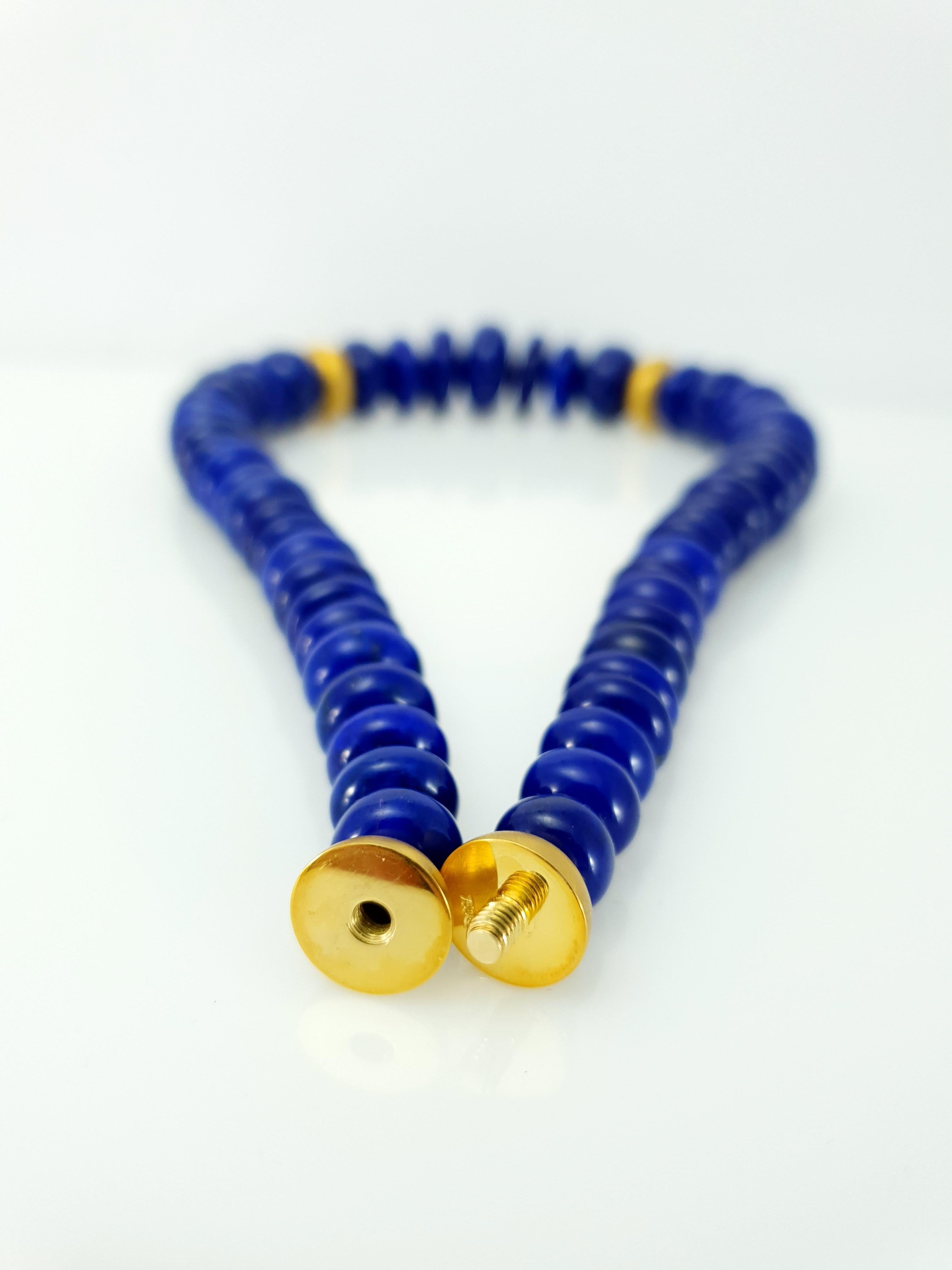 Royal Blue Lapis Lazuli Rondel Beaded Necklace with 18 Carat Mat Yellow Gold For Sale 5