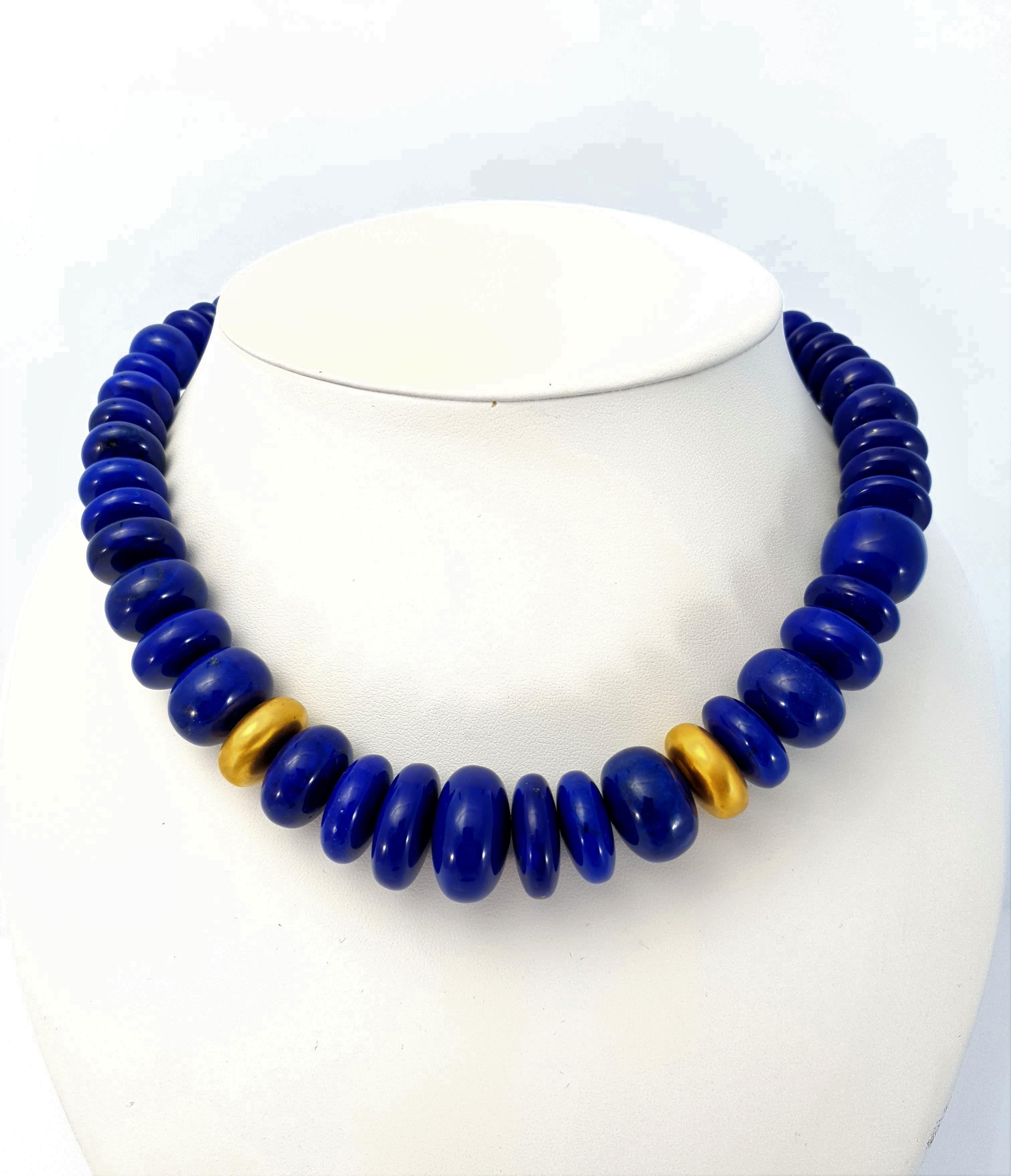 This Royal Blue Natural Lapis Rondel Beaded Necklace with 18 Carat Mat Yellow Gold is totally handmade. Cutting as well as goldwork are made in German quality. The screw clasp is easy to handle and very secure. The matte gold polish and the