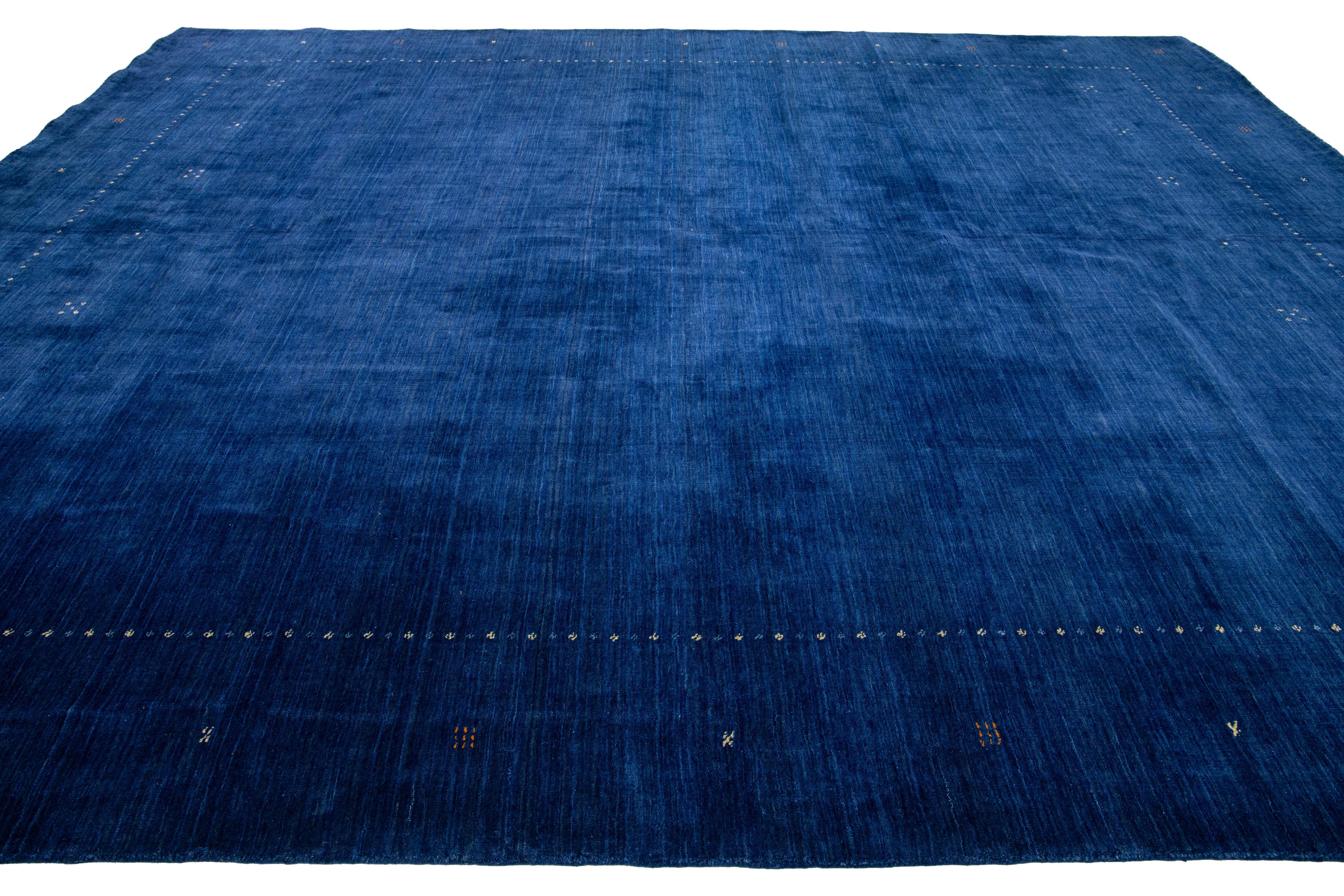 Moderne Tapis en laine Gabbeh bleu royal, moderne et minimaliste, tissé à la main  en vente