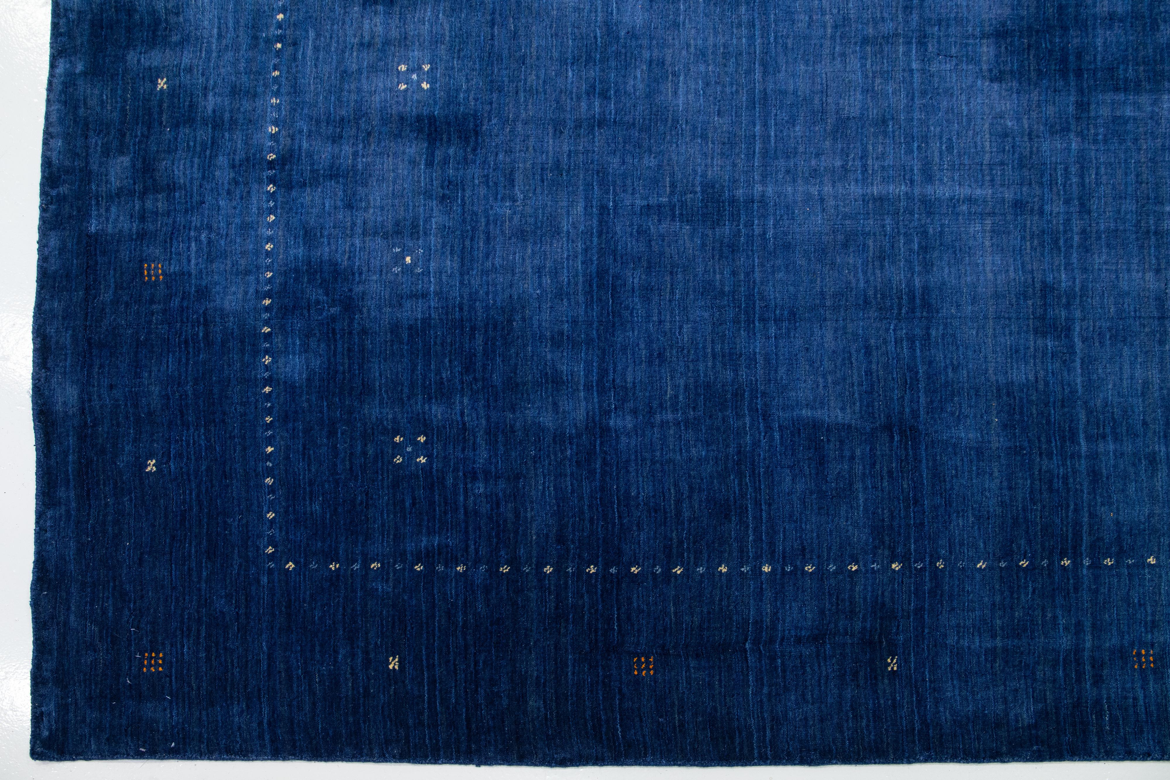 Indien Tapis en laine Gabbeh bleu royal, moderne et minimaliste, tissé à la main  en vente